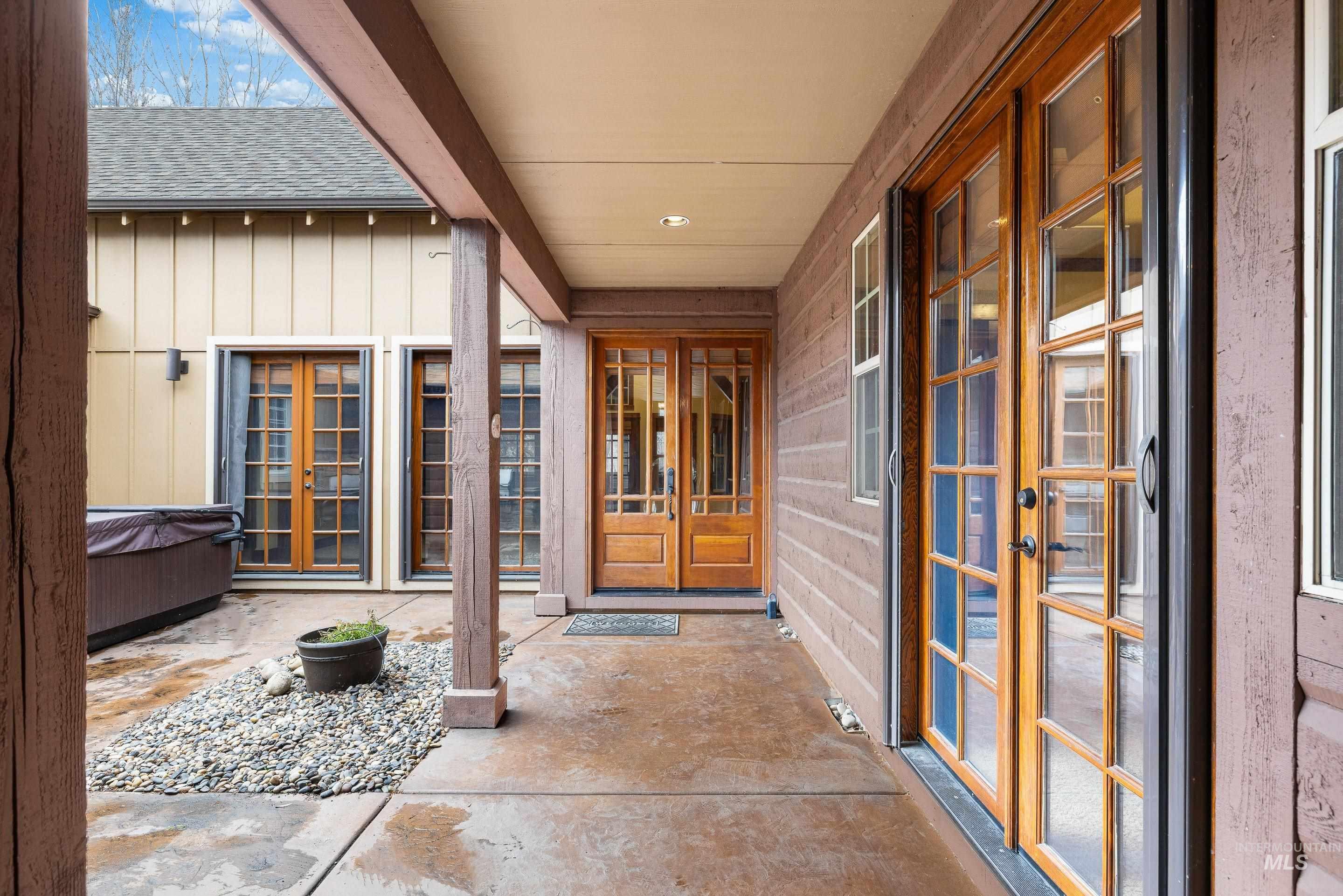 5901 N Duxbury Pier Ln, Garden City, Idaho 83714, 2 Bedrooms, 2.5 Bathrooms, Residential For Sale, Price $739,900,MLS 98976335