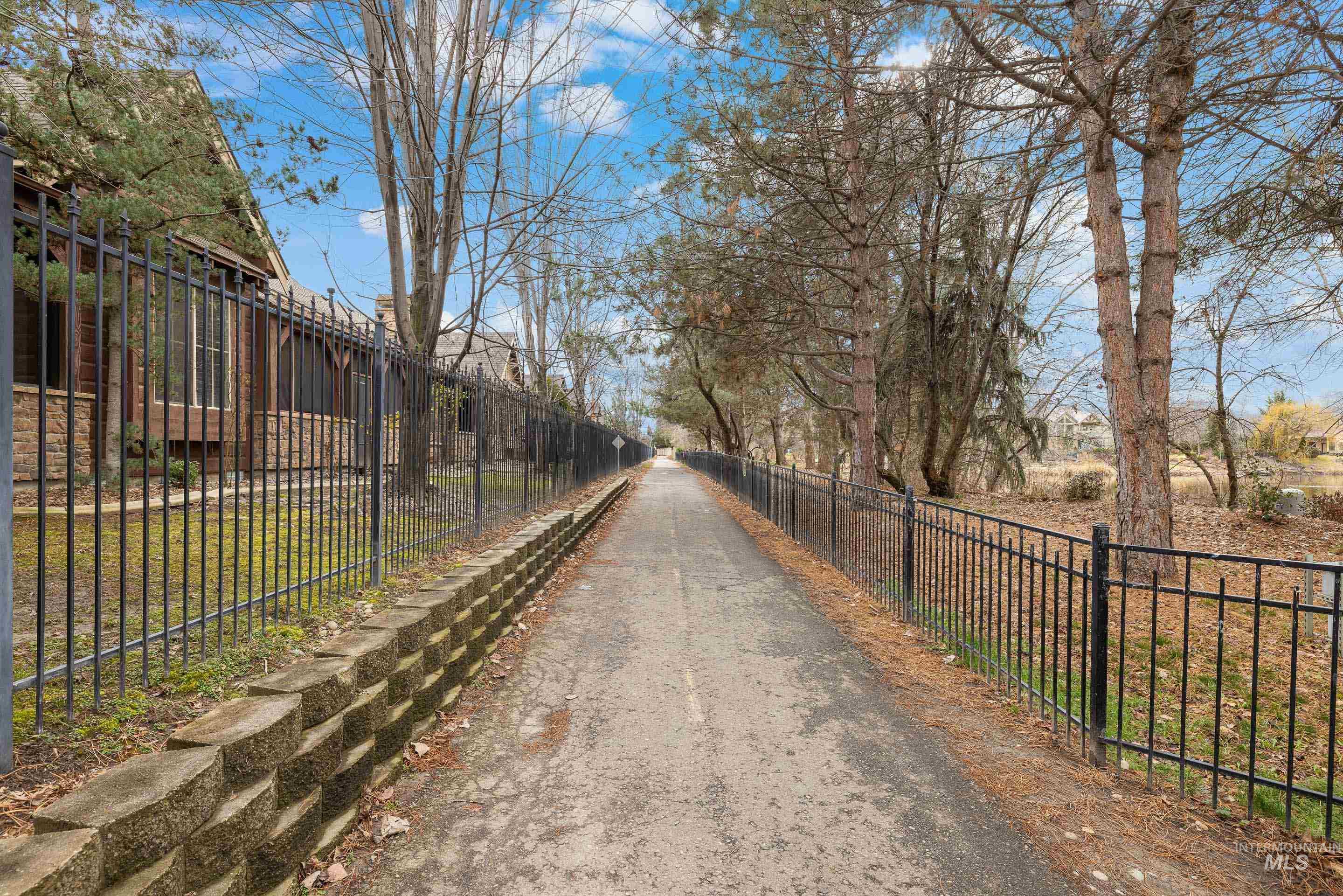 5901 N Duxbury Pier Ln, Garden City, Idaho 83714, 2 Bedrooms, 2.5 Bathrooms, Residential For Sale, Price $739,900,MLS 98976335