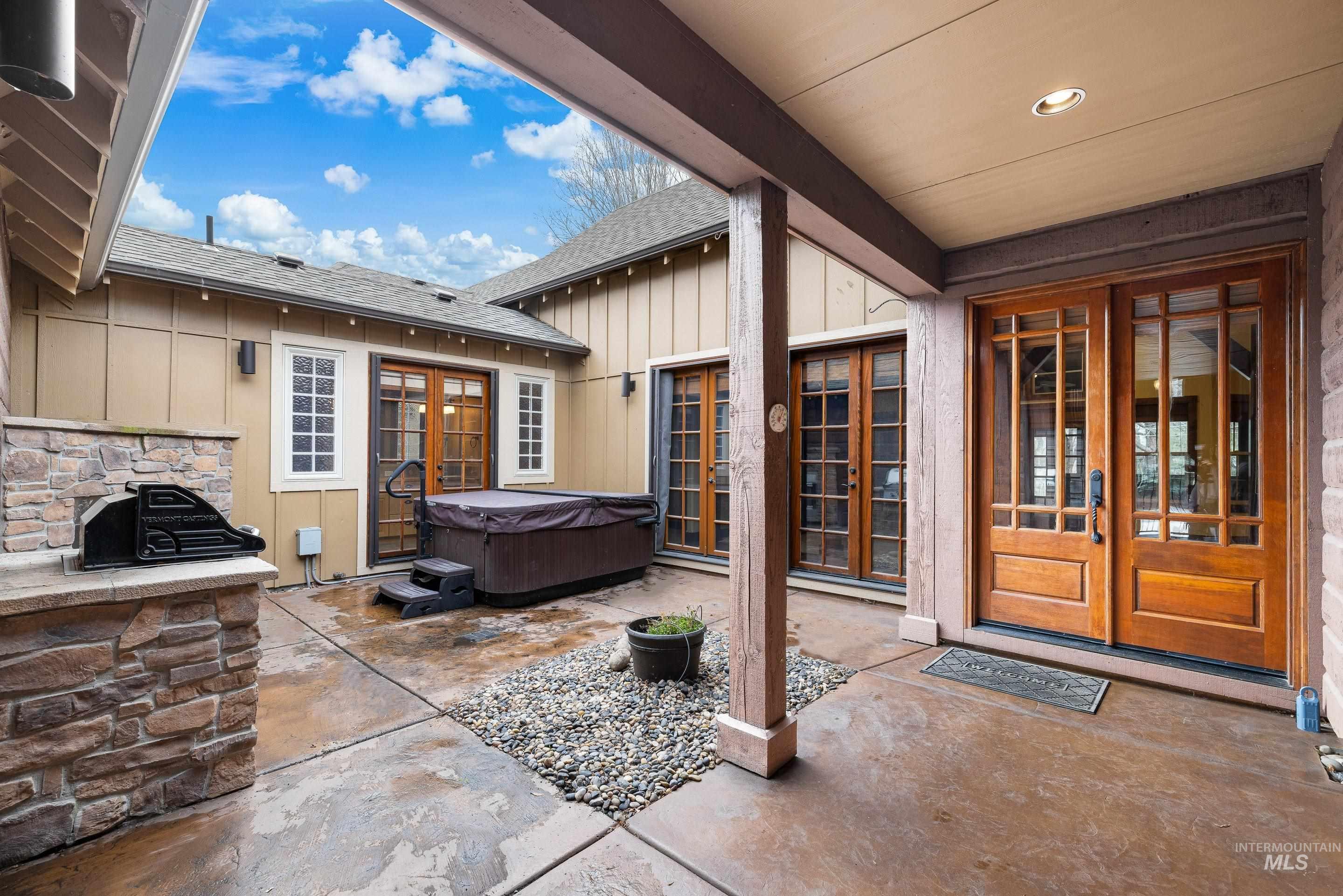 5901 N Duxbury Pier Ln, Garden City, Idaho 83714, 2 Bedrooms, 2.5 Bathrooms, Residential For Sale, Price $739,900,MLS 98976335