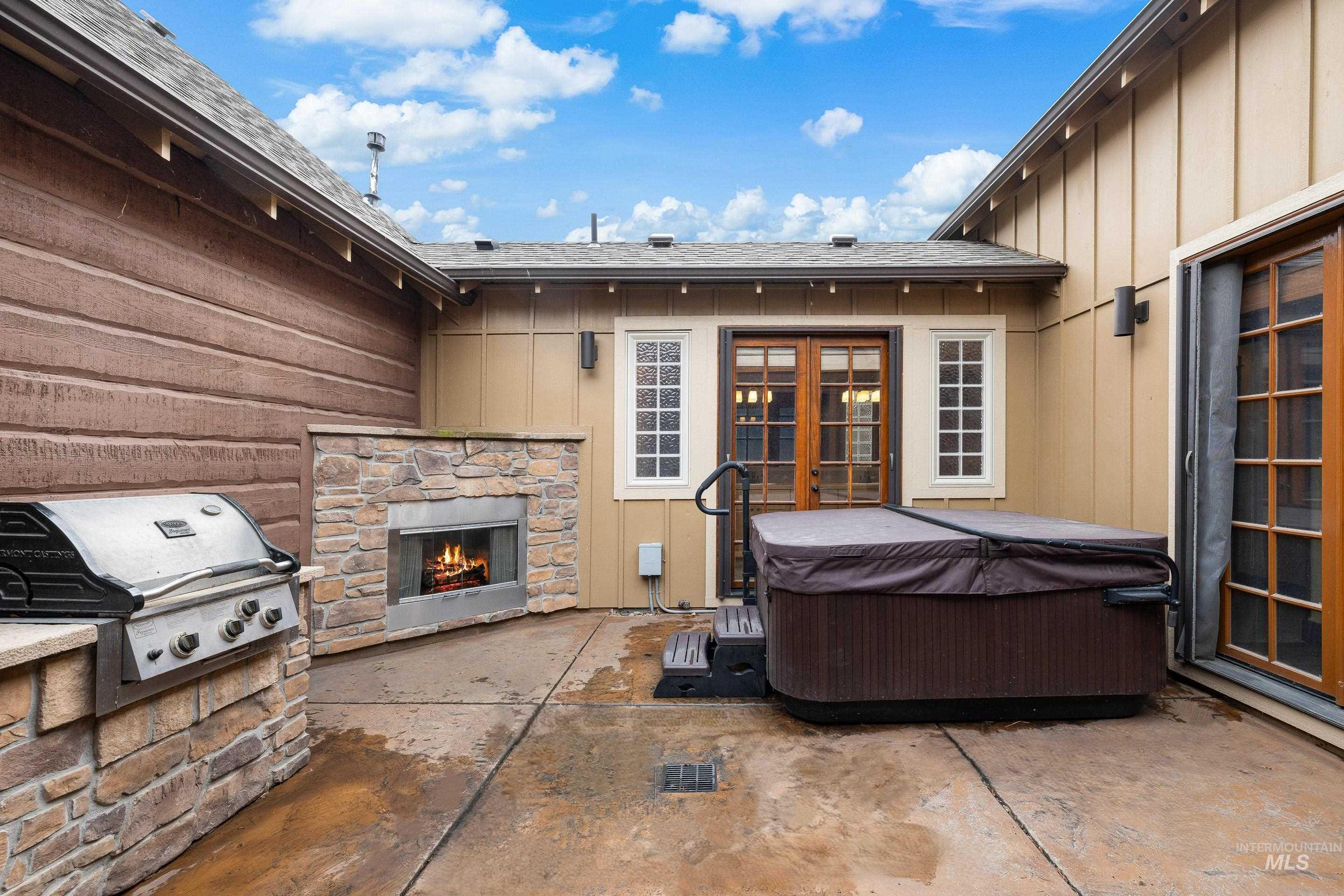 5901 N Duxbury Pier Ln, Garden City, Idaho 83714, 2 Bedrooms, 2.5 Bathrooms, Residential For Sale, Price $739,900,MLS 98976335