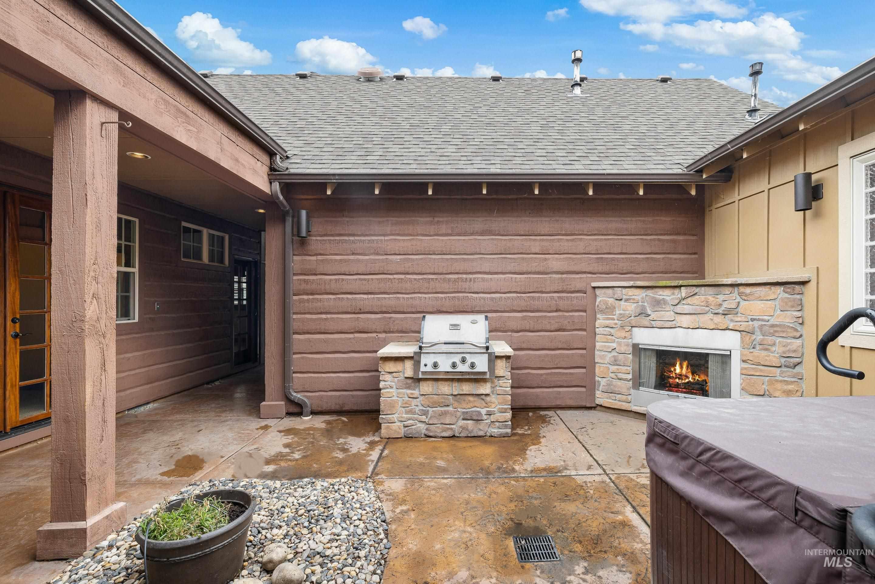 5901 N Duxbury Pier Ln, Garden City, Idaho 83714, 2 Bedrooms, 2.5 Bathrooms, Residential For Sale, Price $739,900,MLS 98976335