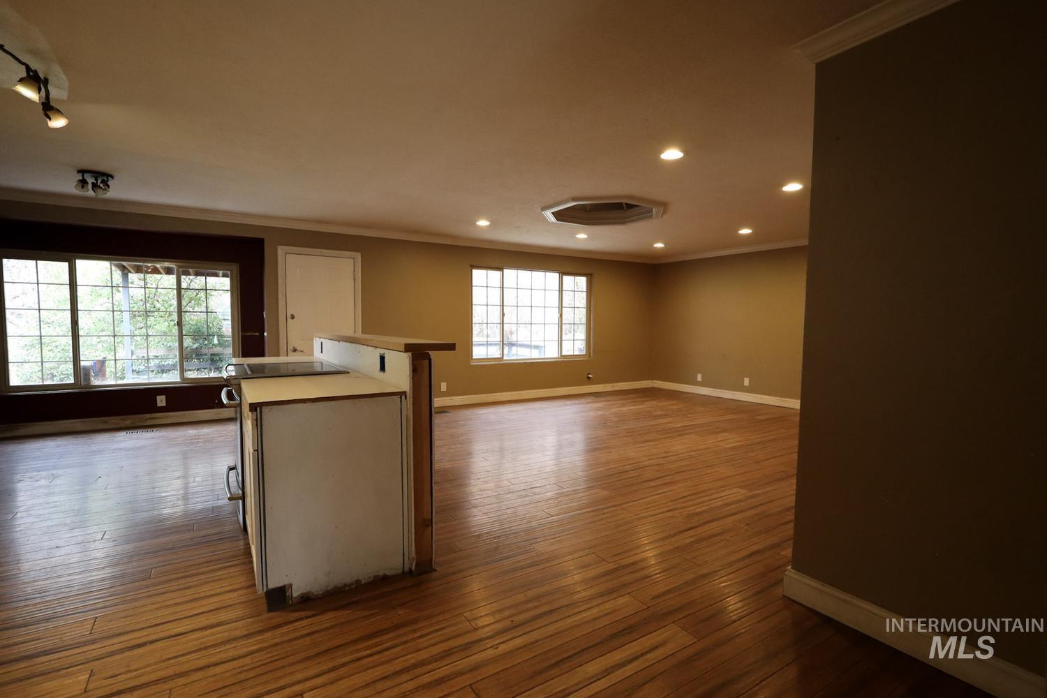 1212 Park Meadows Dr, Twin Falls, Idaho 83301-3220, 3 Bedrooms, 2.5 Bathrooms, Residential For Sale, Price $229,900,MLS 98976337