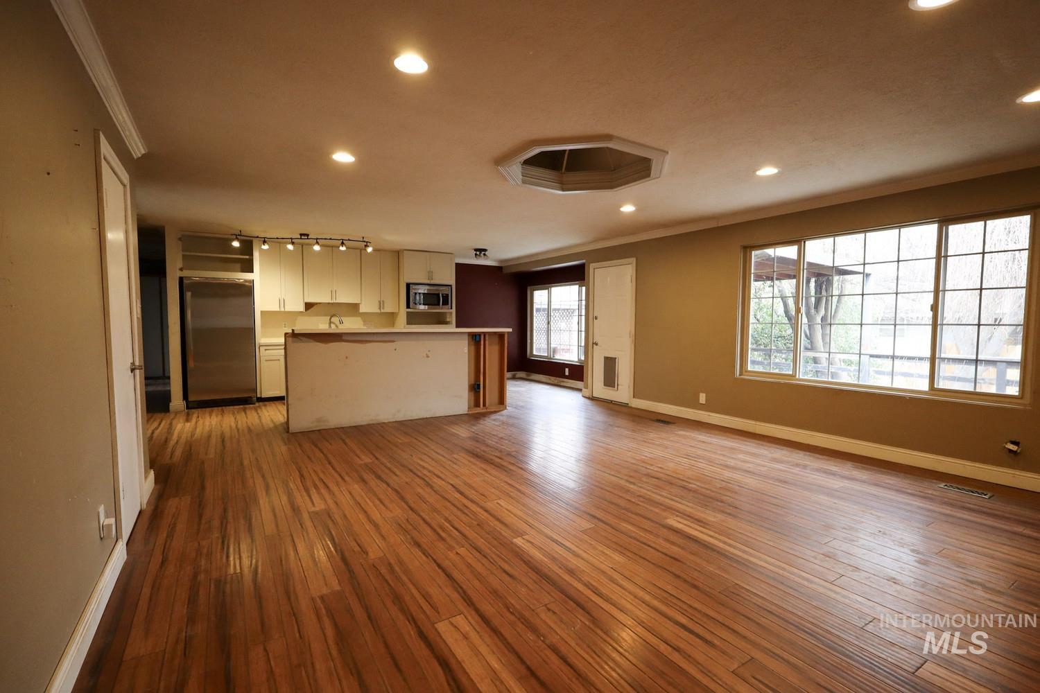 1212 Park Meadows Dr, Twin Falls, Idaho 83301-3220, 3 Bedrooms, 2.5 Bathrooms, Residential For Sale, Price $229,900,MLS 98976337