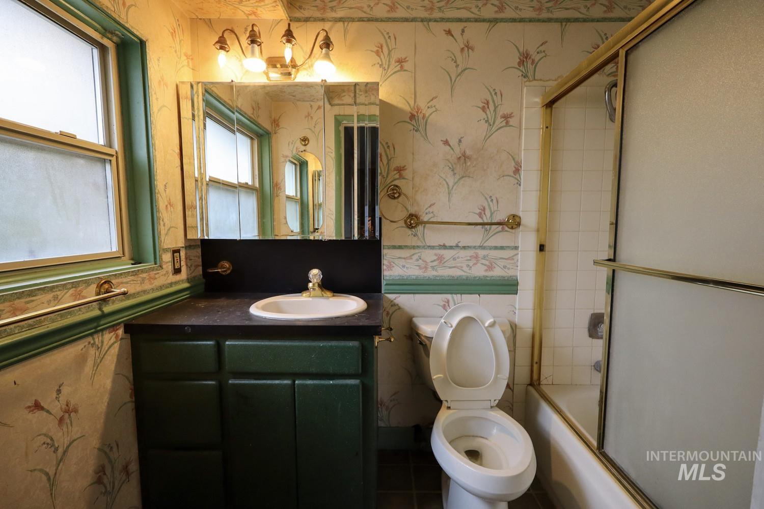 1212 Park Meadows Dr, Twin Falls, Idaho 83301-3220, 3 Bedrooms, 2.5 Bathrooms, Residential For Sale, Price $229,900,MLS 98976337