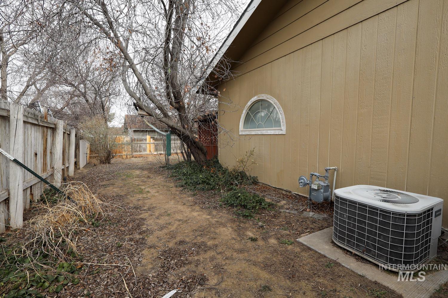 1212 Park Meadows Dr, Twin Falls, Idaho 83301-3220, 3 Bedrooms, 2.5 Bathrooms, Residential For Sale, Price $229,900,MLS 98976337