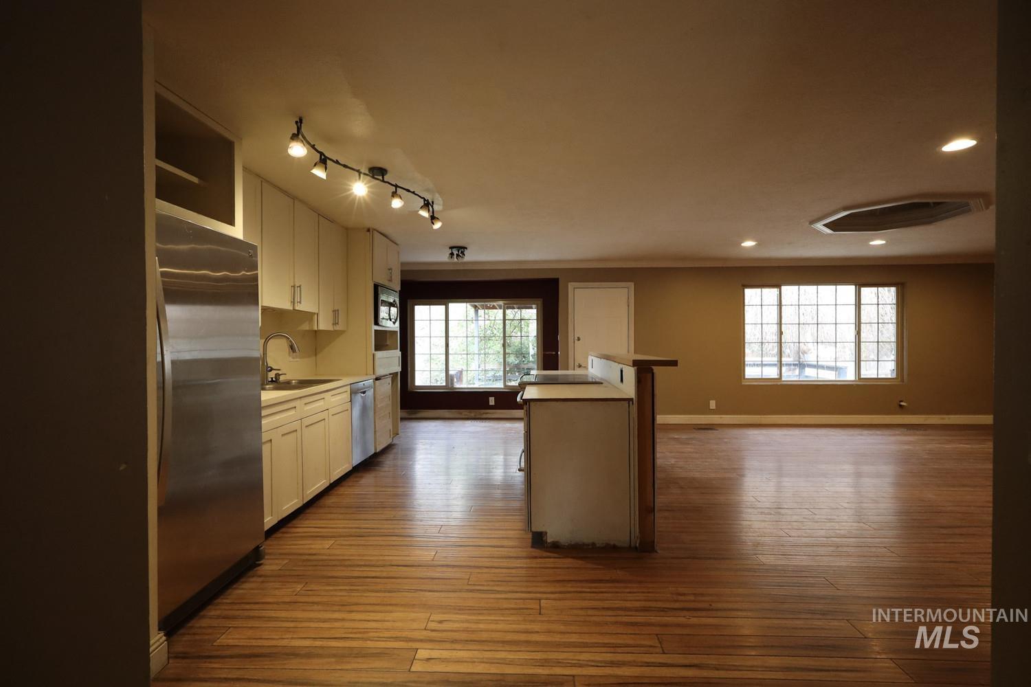 1212 Park Meadows Dr, Twin Falls, Idaho 83301-3220, 3 Bedrooms, 2.5 Bathrooms, Residential For Sale, Price $229,900,MLS 98976337