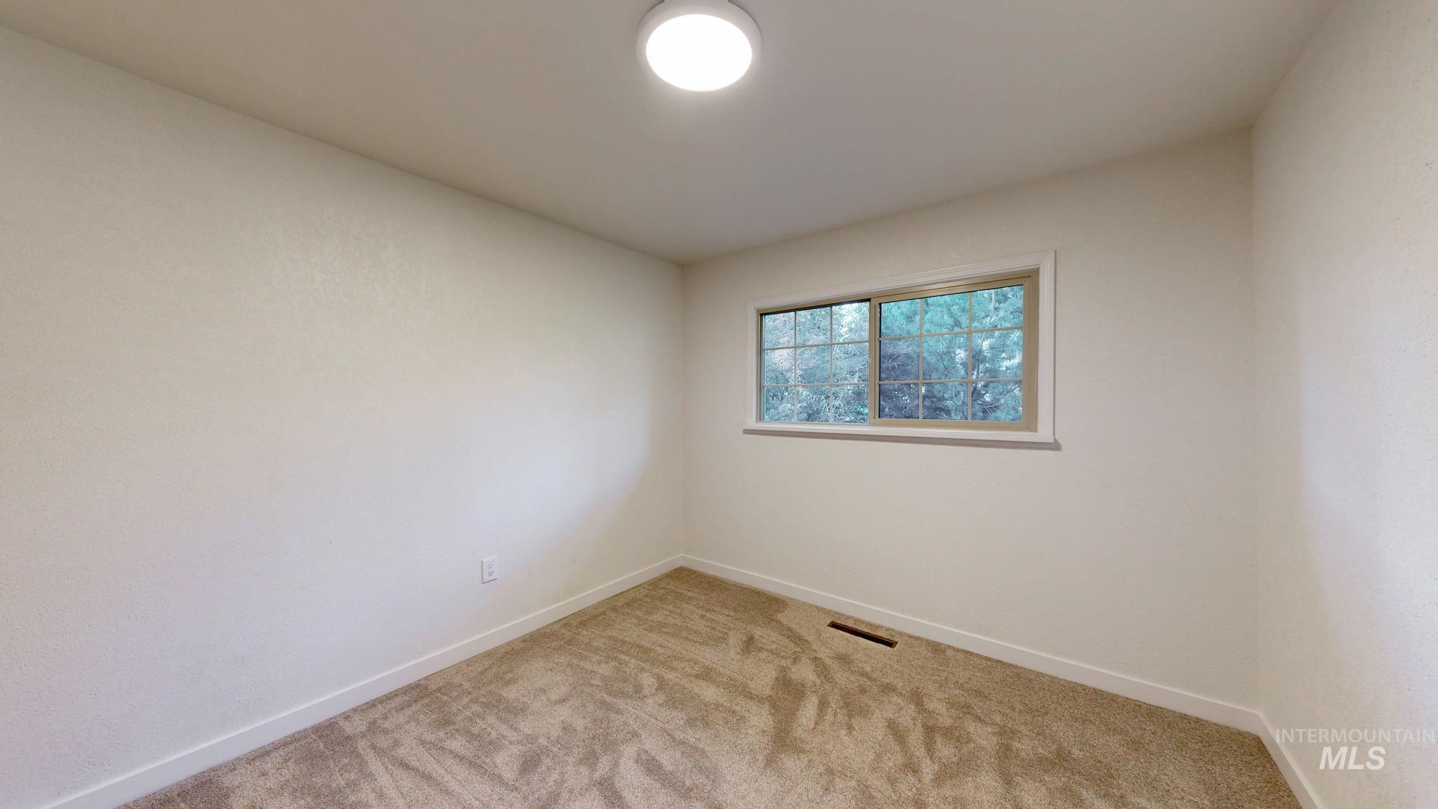 204 N Blaine, Moscow, Idaho 83843, 5 Bedrooms, 3 Bathrooms, Residential For Sale, Price $559,900,MLS 98976338