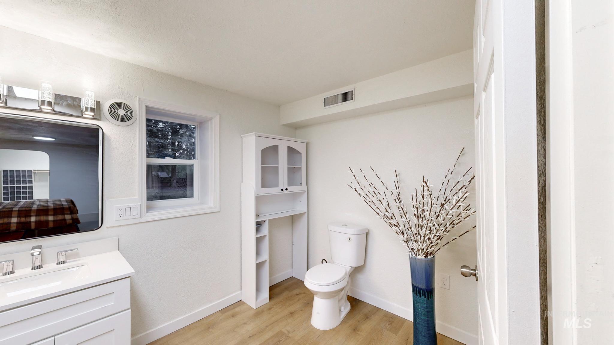 204 N Blaine, Moscow, Idaho 83843, 5 Bedrooms, 3 Bathrooms, Residential For Sale, Price $559,900,MLS 98976338