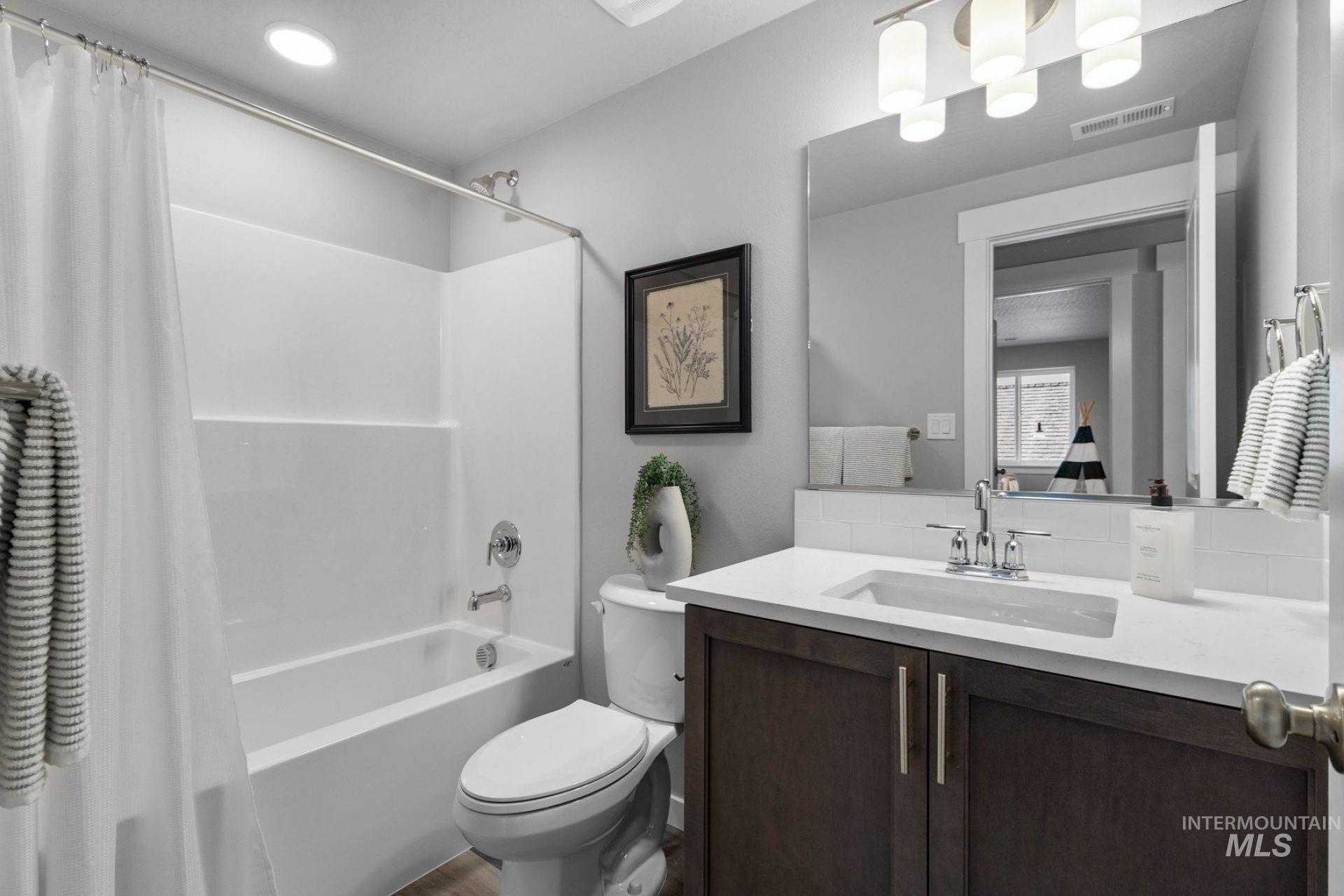 737 SW Mendenhall St, Mountain Home, Idaho 83647, 3 Bedrooms, 2.5 Bathrooms, Residential For Sale, Price $364,990,MLS 98976342