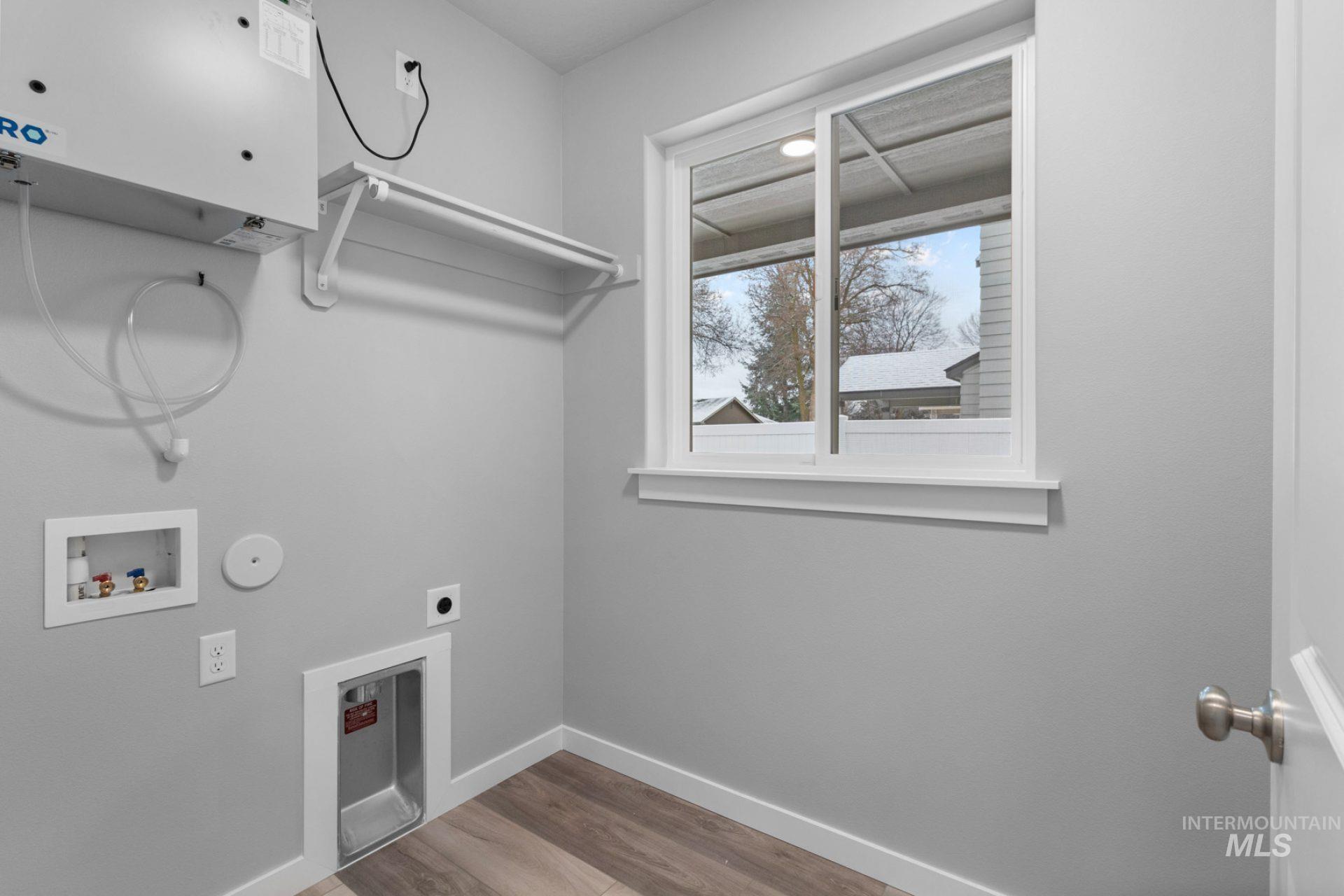 737 SW Mendenhall St, Mountain Home, Idaho 83647, 3 Bedrooms, 2.5 Bathrooms, Residential For Sale, Price $364,990,MLS 98976342