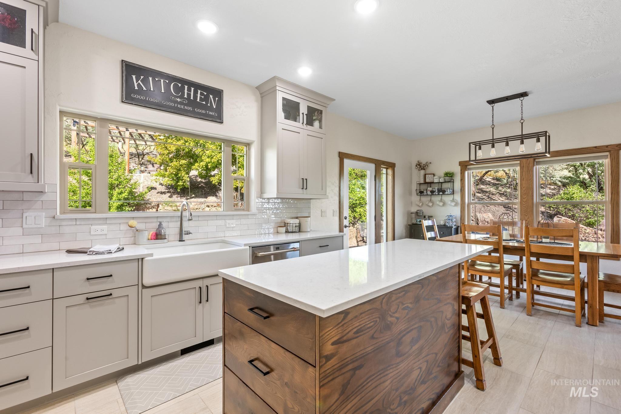 2140 Valley View Dr, Weiser, Idaho 83672, 3 Bedrooms, 2.5 Bathrooms, Residential For Sale, Price $899,900,MLS 98976343