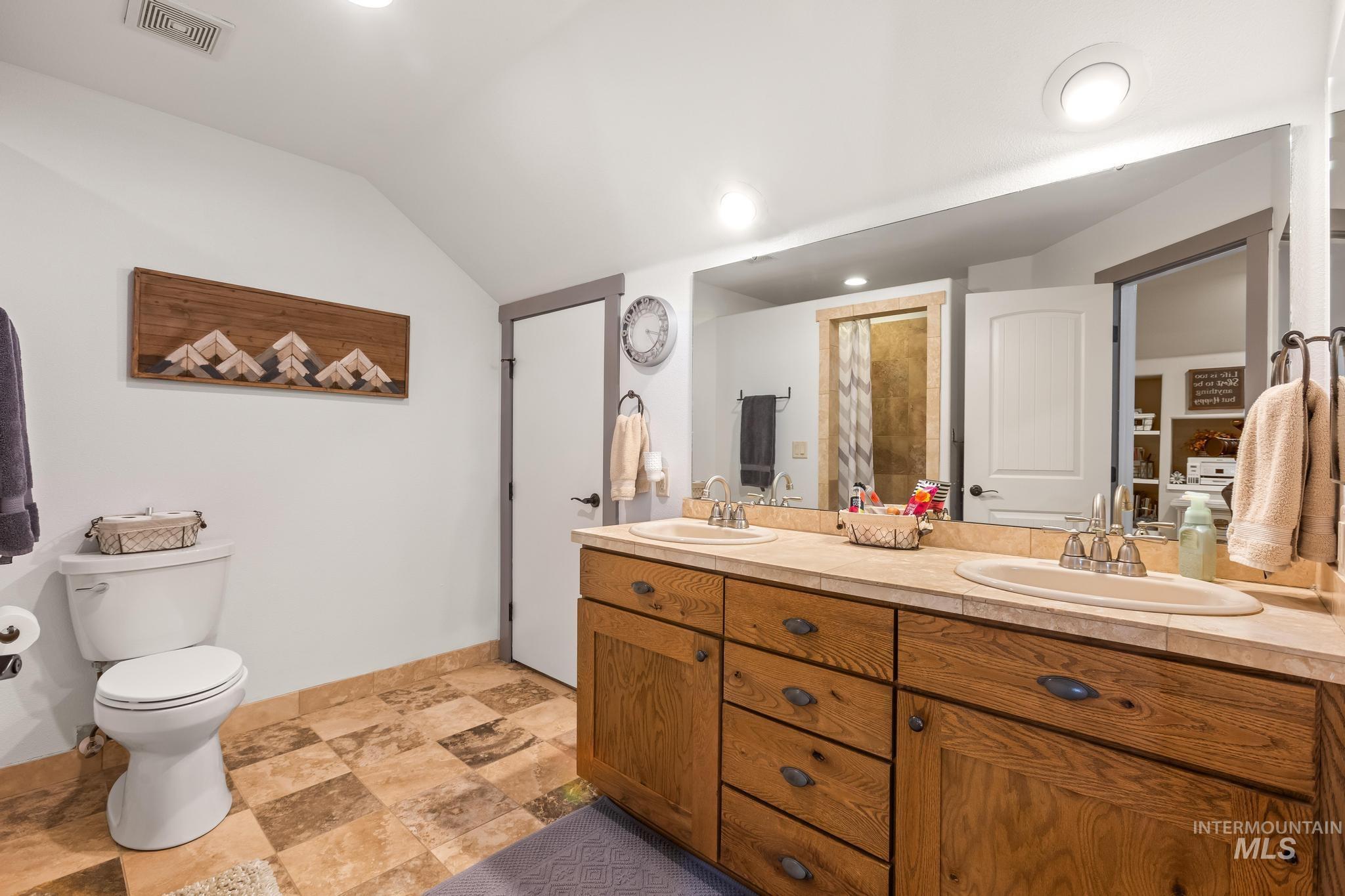 2140 Valley View Dr, Weiser, Idaho 83672, 3 Bedrooms, 2.5 Bathrooms, Residential For Sale, Price $899,900,MLS 98976343