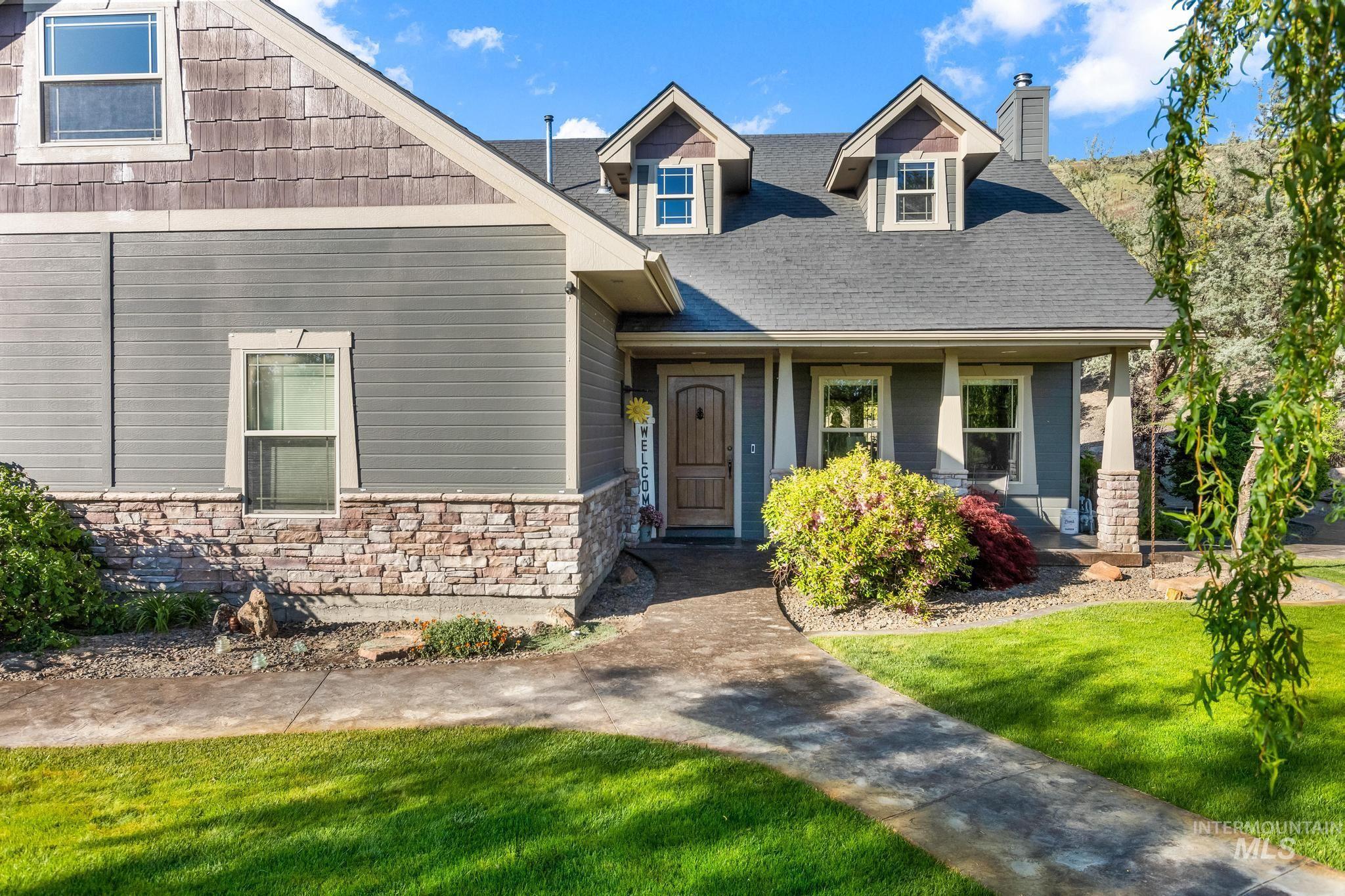 2140 Valley View Dr, Weiser, Idaho 83672, 3 Bedrooms, 2.5 Bathrooms, Residential For Sale, Price $899,900,MLS 98976343