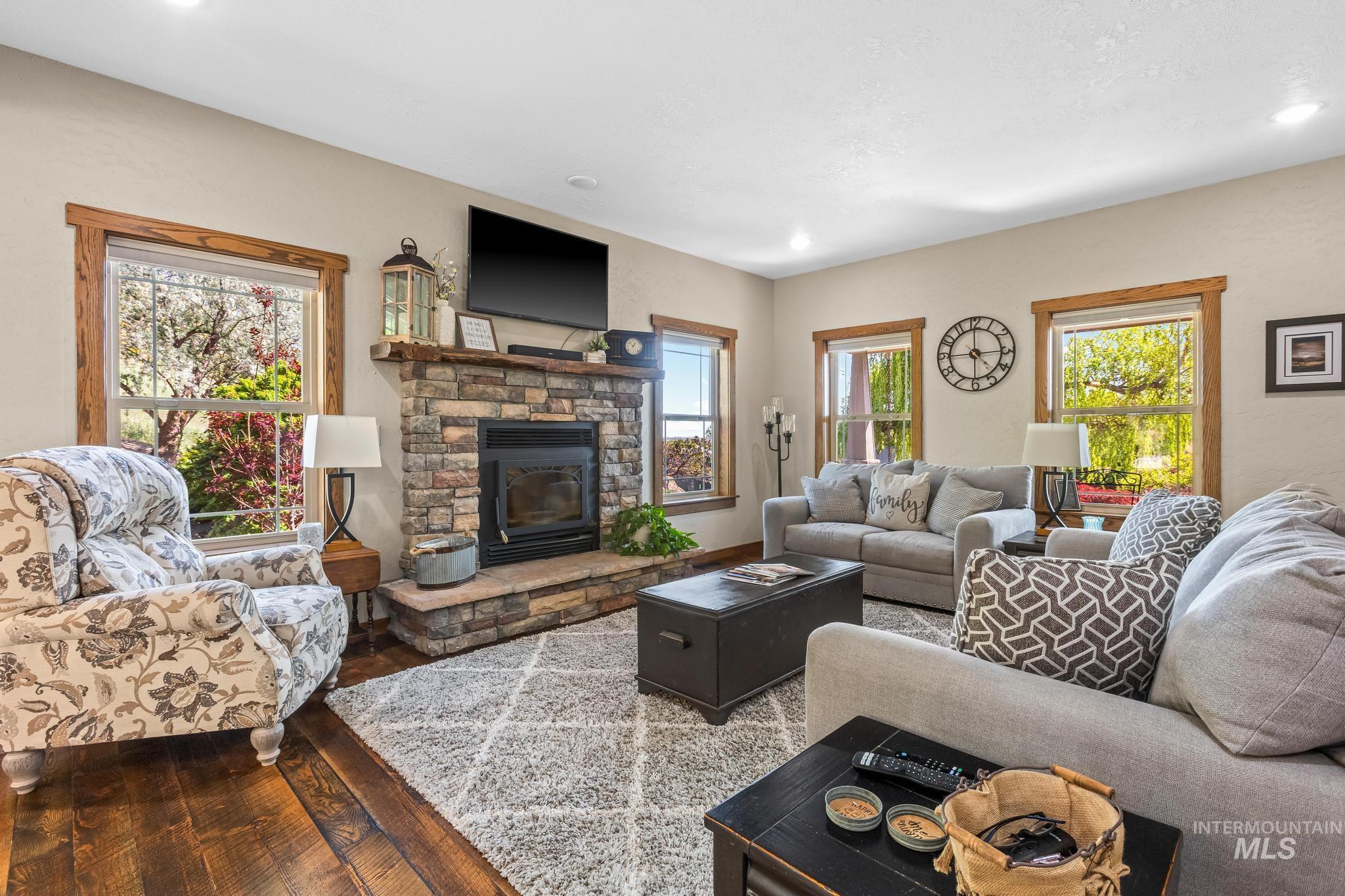 2140 Valley View Dr, Weiser, Idaho 83672, 3 Bedrooms, 2.5 Bathrooms, Residential For Sale, Price $899,900,MLS 98976343