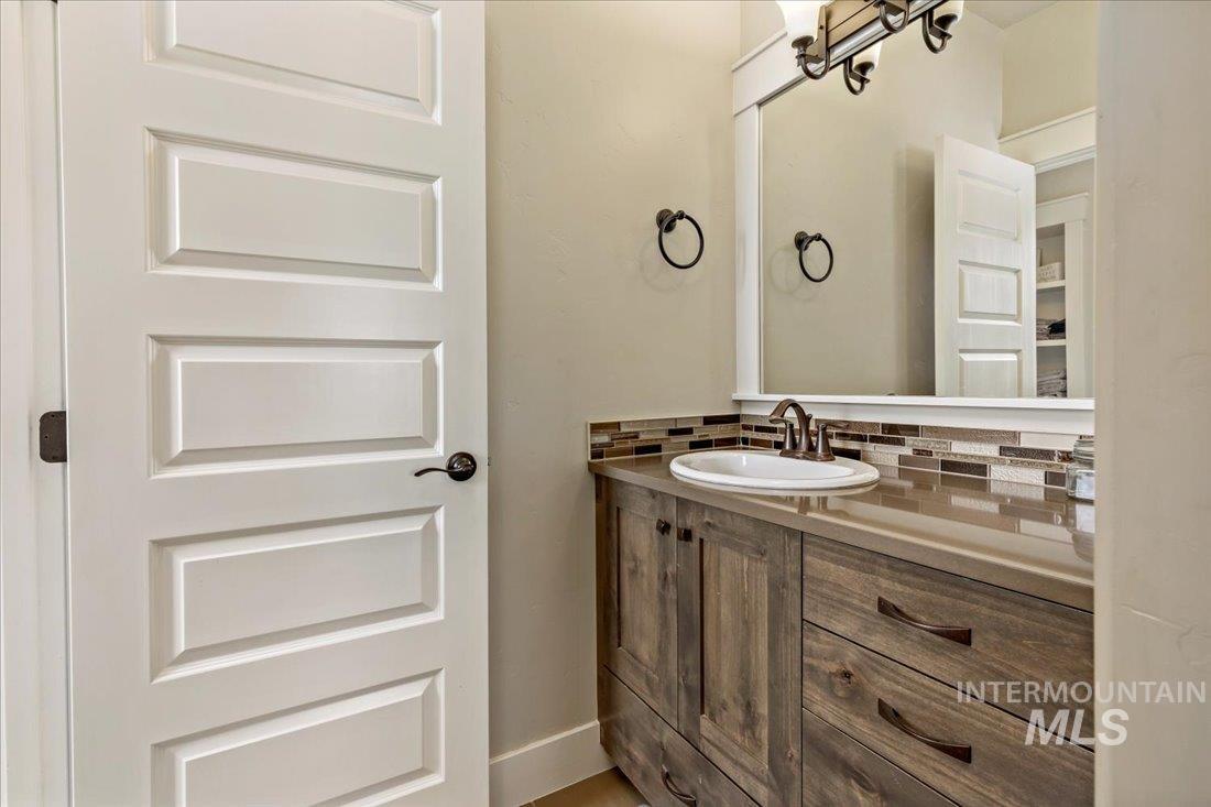 3071 S Fox Troop Pl, Eagle, Idaho 83616-3318, 4 Bedrooms, 3.5 Bathrooms, Residential For Sale, Price $949,000,MLS 98976345