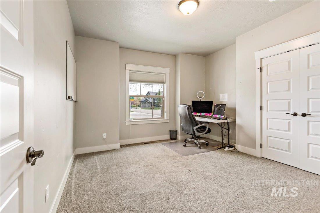 3071 S Fox Troop Pl, Eagle, Idaho 83616-3318, 4 Bedrooms, 3.5 Bathrooms, Residential For Sale, Price $949,000,MLS 98976345