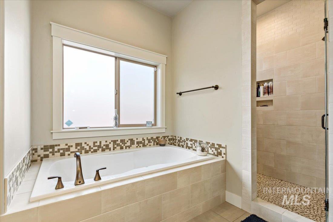 3071 S Fox Troop Pl, Eagle, Idaho 83616-3318, 4 Bedrooms, 3.5 Bathrooms, Residential For Sale, Price $949,000,MLS 98976345