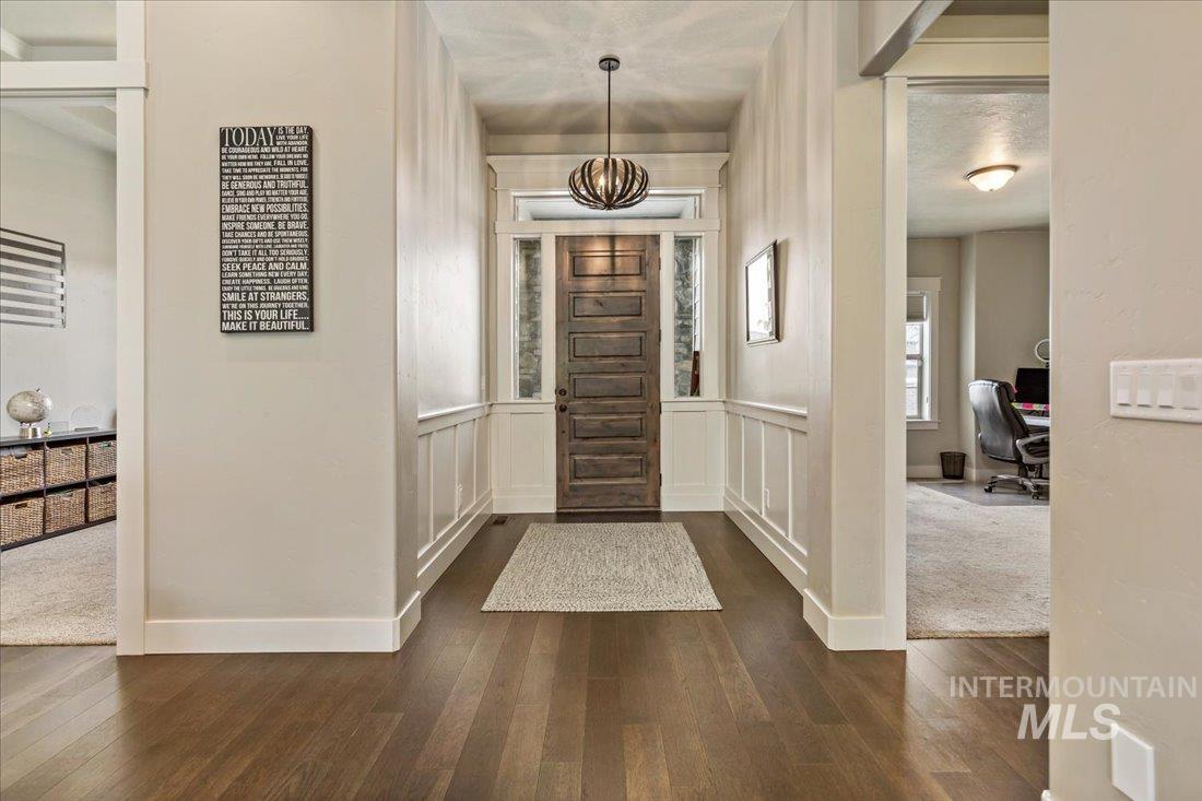 3071 S Fox Troop Pl, Eagle, Idaho 83616-3318, 4 Bedrooms, 3.5 Bathrooms, Residential For Sale, Price $949,000,MLS 98976345