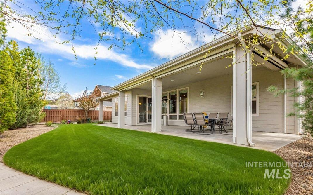 3071 S Fox Troop Pl, Eagle, Idaho 83616-3318, 4 Bedrooms, 3.5 Bathrooms, Residential For Sale, Price $949,000,MLS 98976345