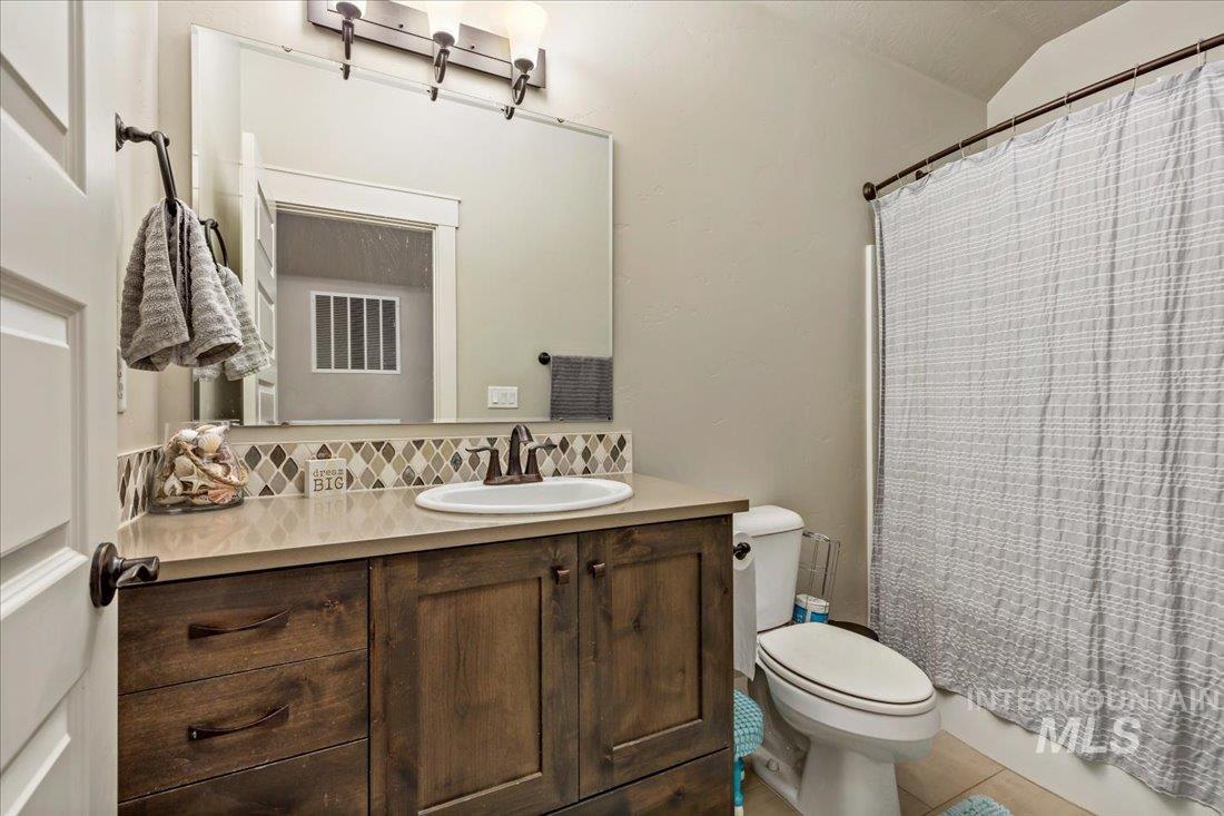 3071 S Fox Troop Pl, Eagle, Idaho 83616-3318, 4 Bedrooms, 3.5 Bathrooms, Residential For Sale, Price $949,000,MLS 98976345