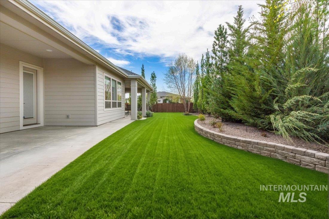 3071 S Fox Troop Pl, Eagle, Idaho 83616-3318, 4 Bedrooms, 3.5 Bathrooms, Residential For Sale, Price $949,000,MLS 98976345