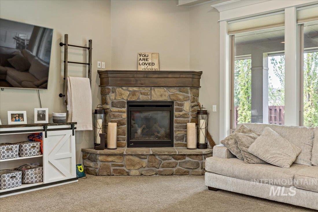 3071 S Fox Troop Pl, Eagle, Idaho 83616-3318, 4 Bedrooms, 3.5 Bathrooms, Residential For Sale, Price $949,000,MLS 98976345