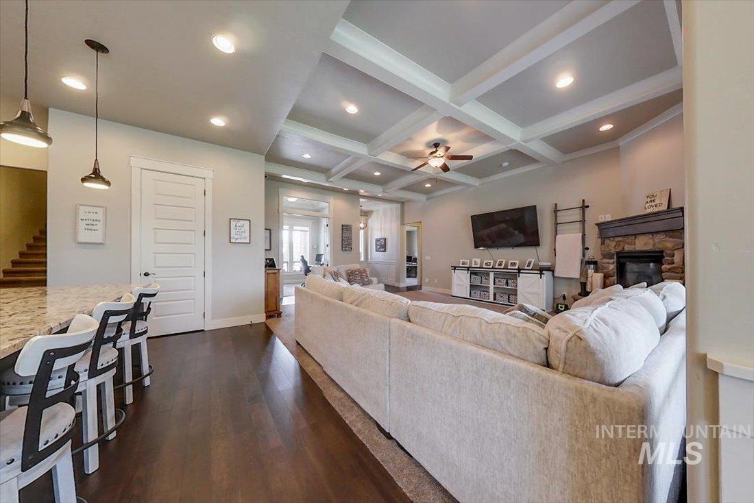 3071 S Fox Troop Pl, Eagle, Idaho 83616-3318, 4 Bedrooms, 3.5 Bathrooms, Residential For Sale, Price $949,000,MLS 98976345