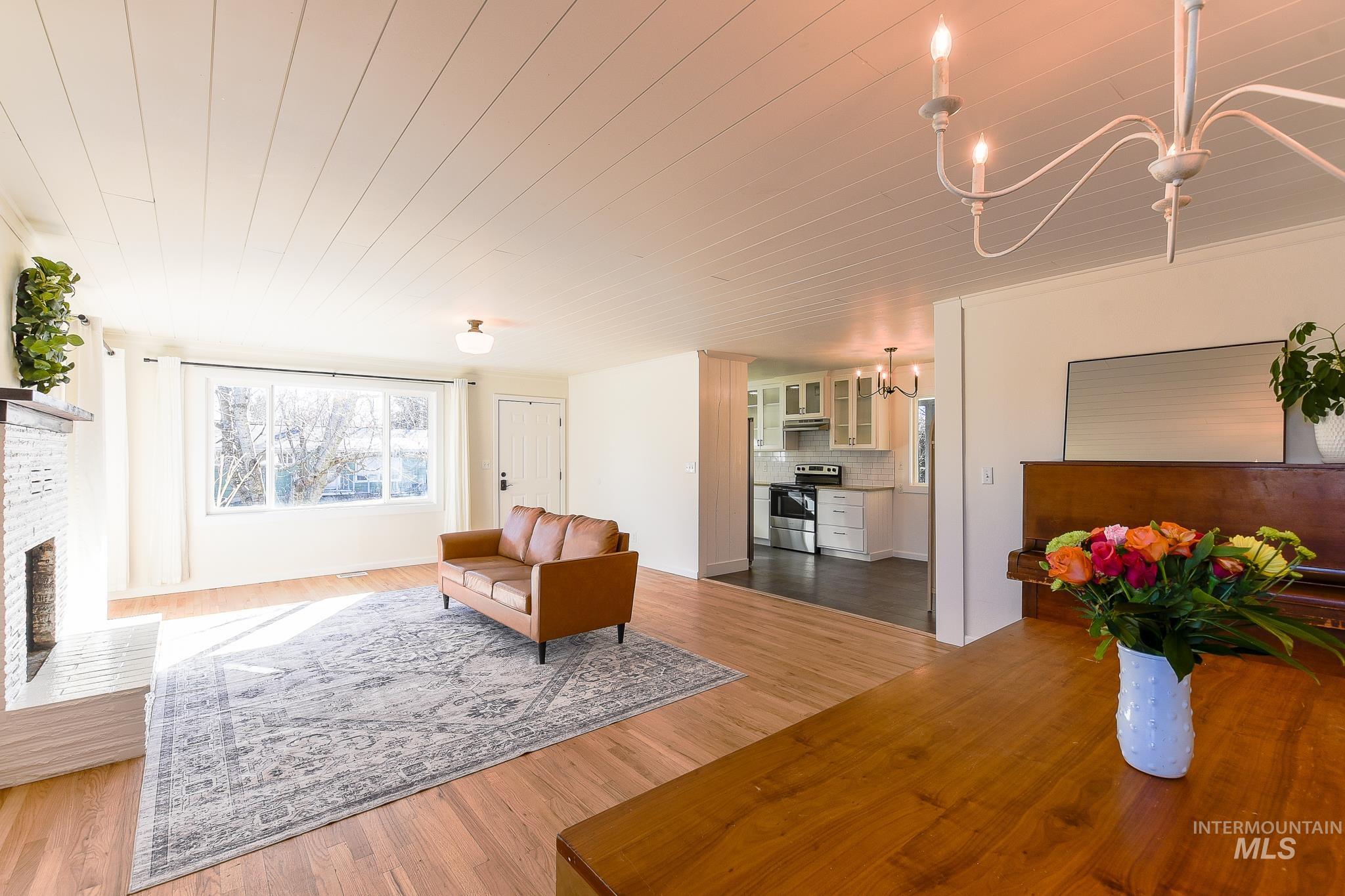 934 E 8th St, Moscow, Idaho 83843, 3 Bedrooms, 2 Bathrooms, Residential For Sale, Price $469,000,MLS 98976346