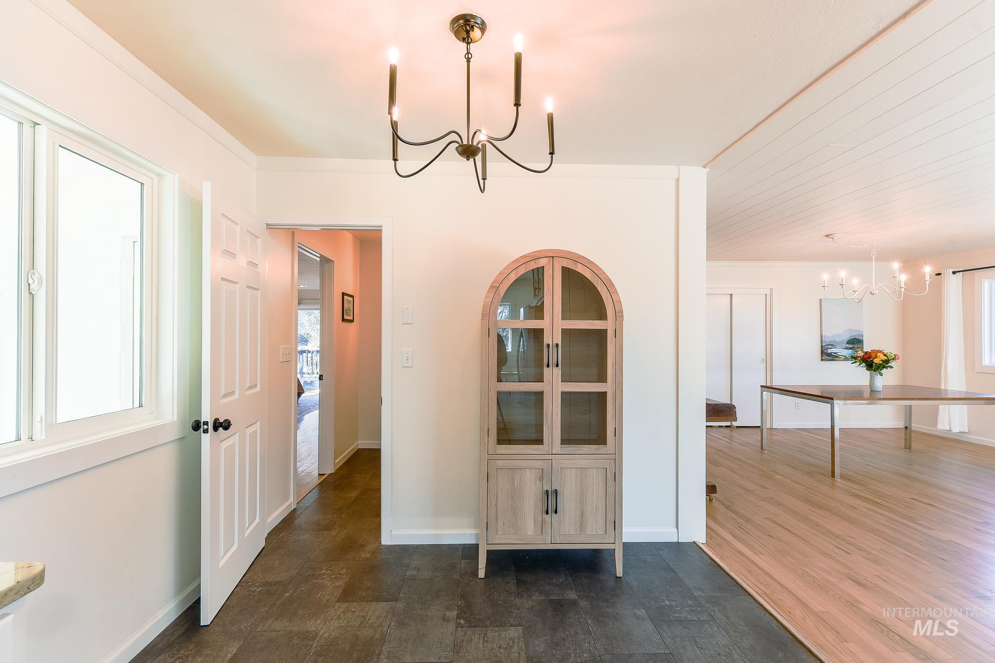 934 E 8th St, Moscow, Idaho 83843, 3 Bedrooms, 2 Bathrooms, Residential For Sale, Price $469,000,MLS 98976346