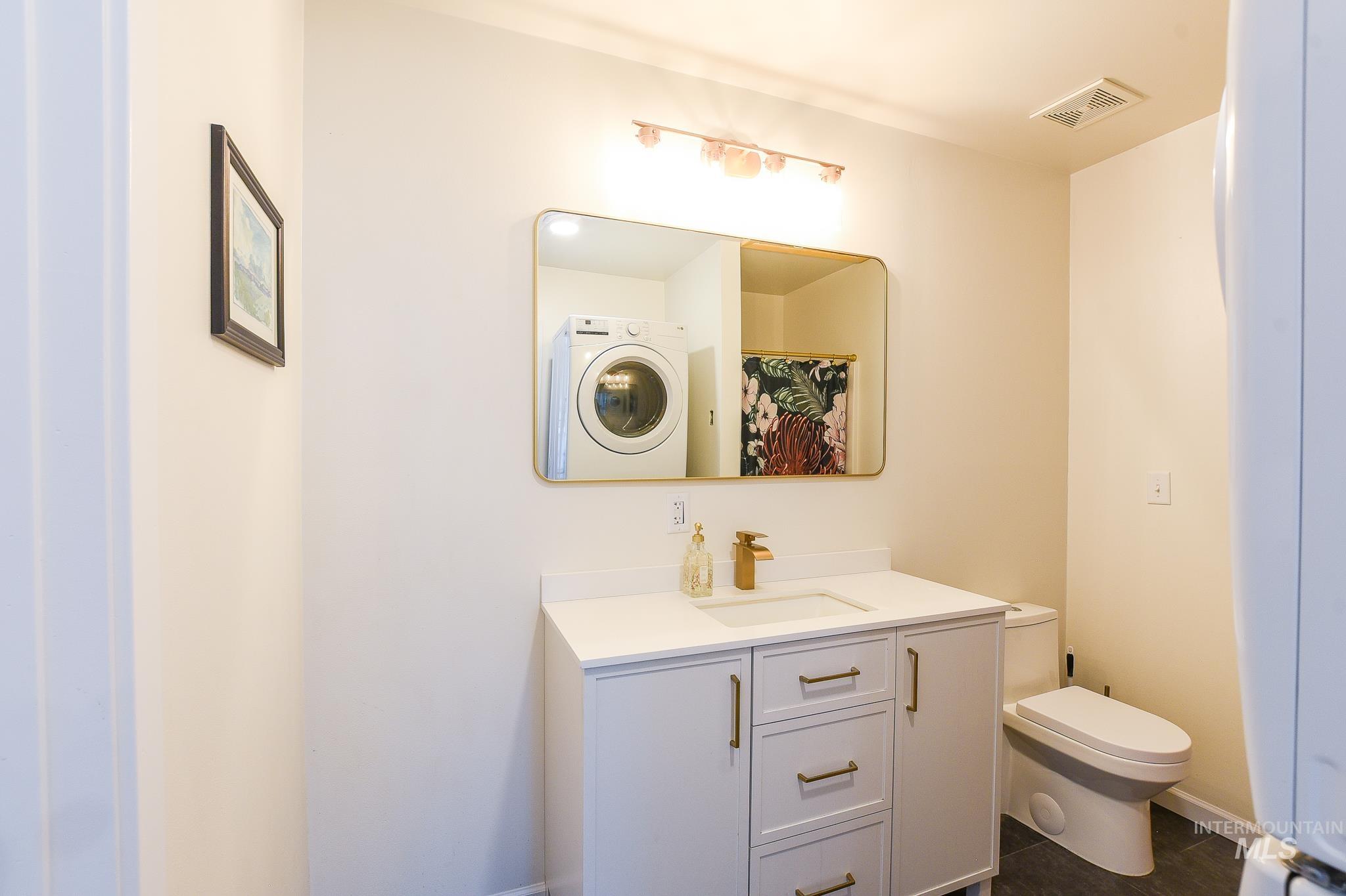 934 E 8th St, Moscow, Idaho 83843, 3 Bedrooms, 2 Bathrooms, Residential For Sale, Price $469,000,MLS 98976346