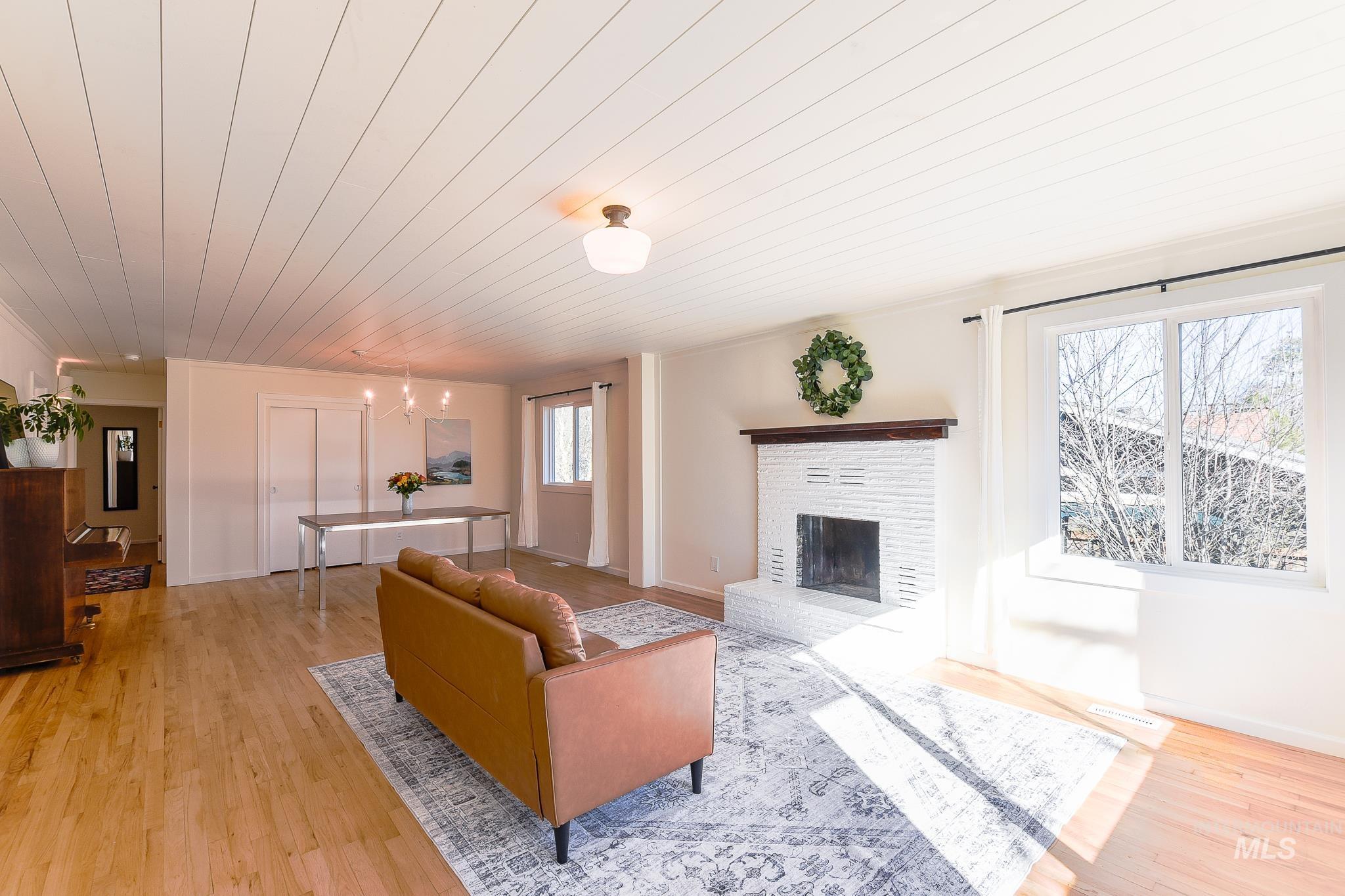 934 E 8th St, Moscow, Idaho 83843, 3 Bedrooms, 2 Bathrooms, Residential For Sale, Price $469,000,MLS 98976346