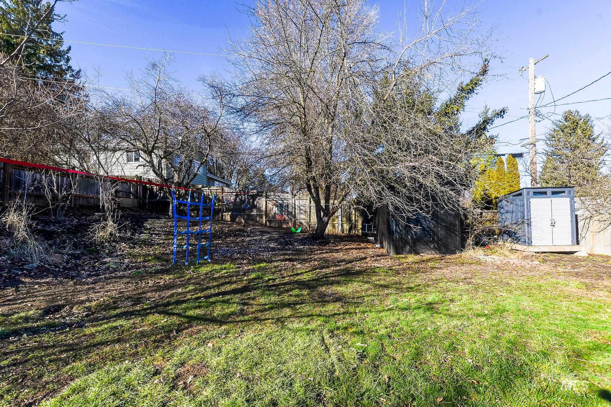 934 E 8th St, Moscow, Idaho 83843, 3 Bedrooms, 2 Bathrooms, Residential For Sale, Price $469,000,MLS 98976346