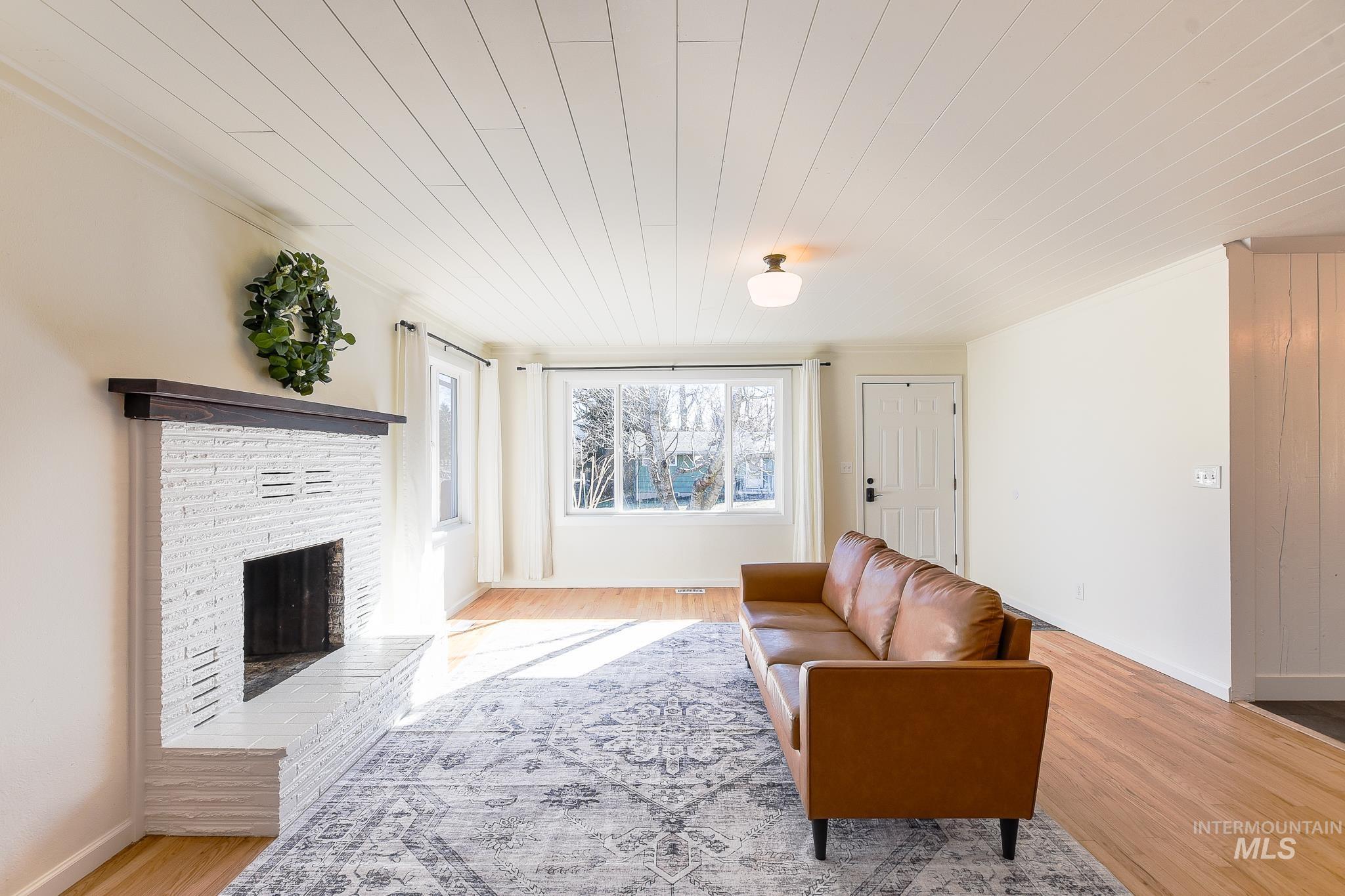 934 E 8th St, Moscow, Idaho 83843, 3 Bedrooms, 2 Bathrooms, Residential For Sale, Price $469,000,MLS 98976346