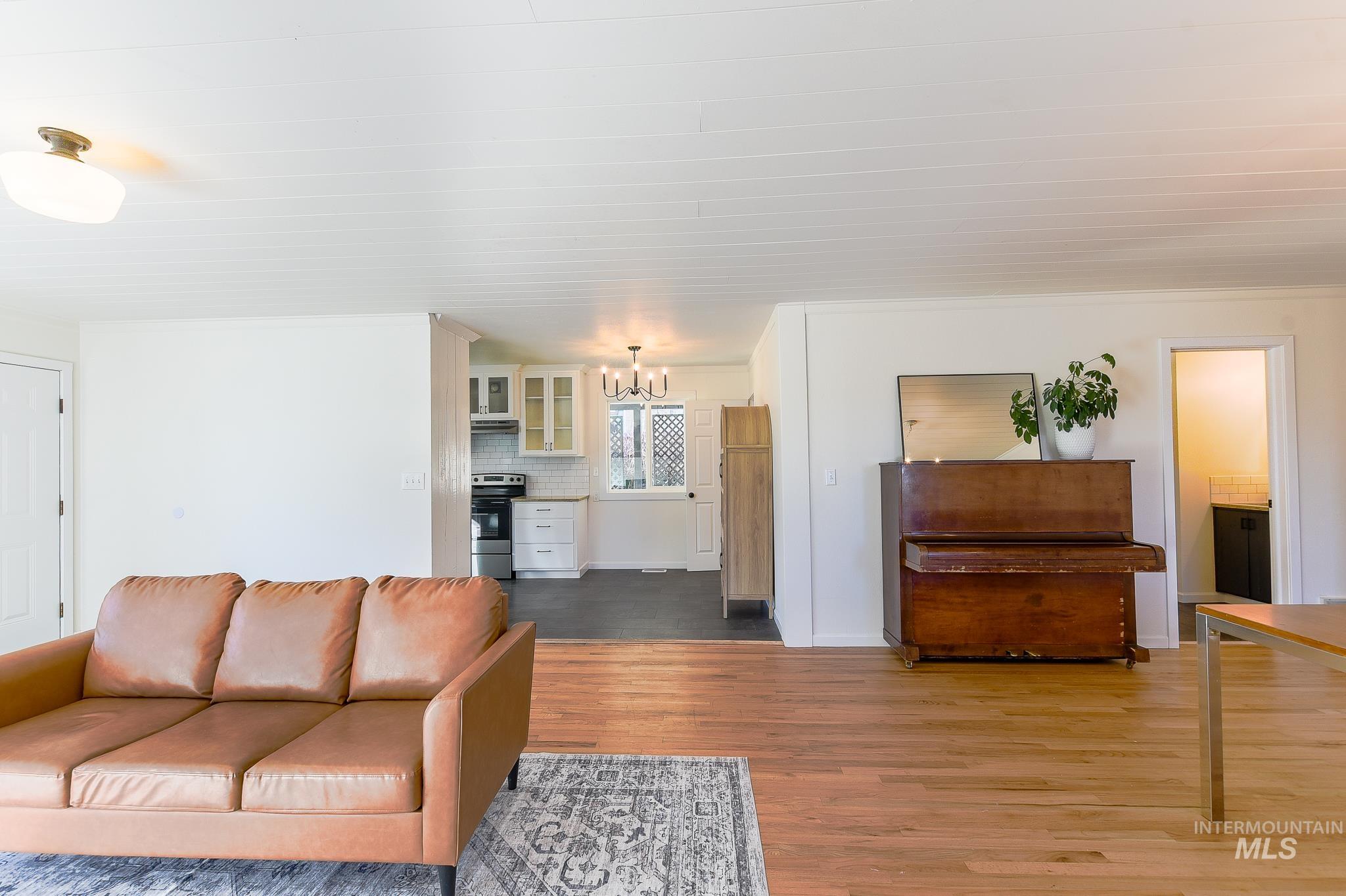 934 E 8th St, Moscow, Idaho 83843, 3 Bedrooms, 2 Bathrooms, Residential For Sale, Price $469,000,MLS 98976346