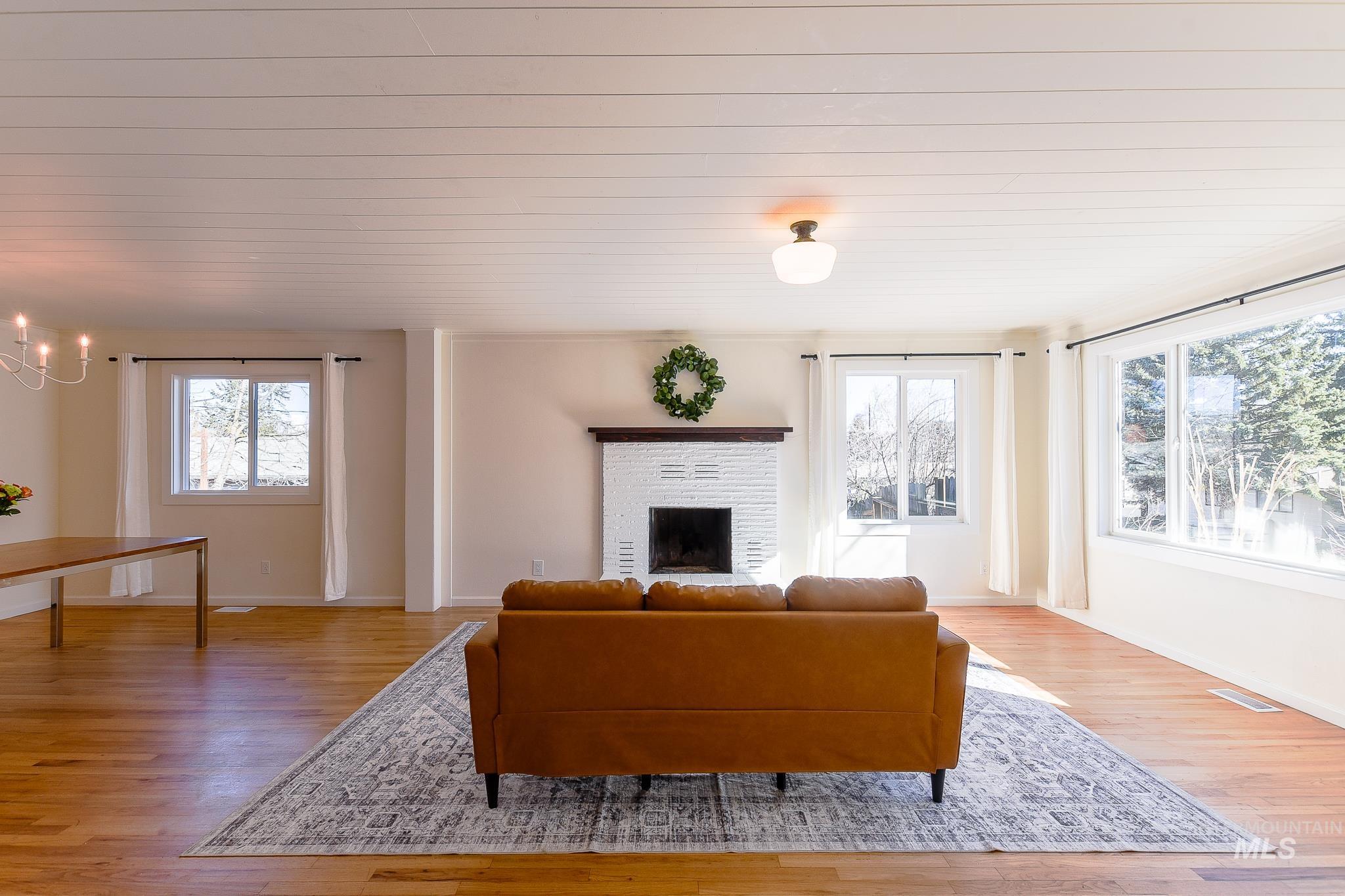 934 E 8th St, Moscow, Idaho 83843, 3 Bedrooms, 2 Bathrooms, Residential For Sale, Price $469,000,MLS 98976346