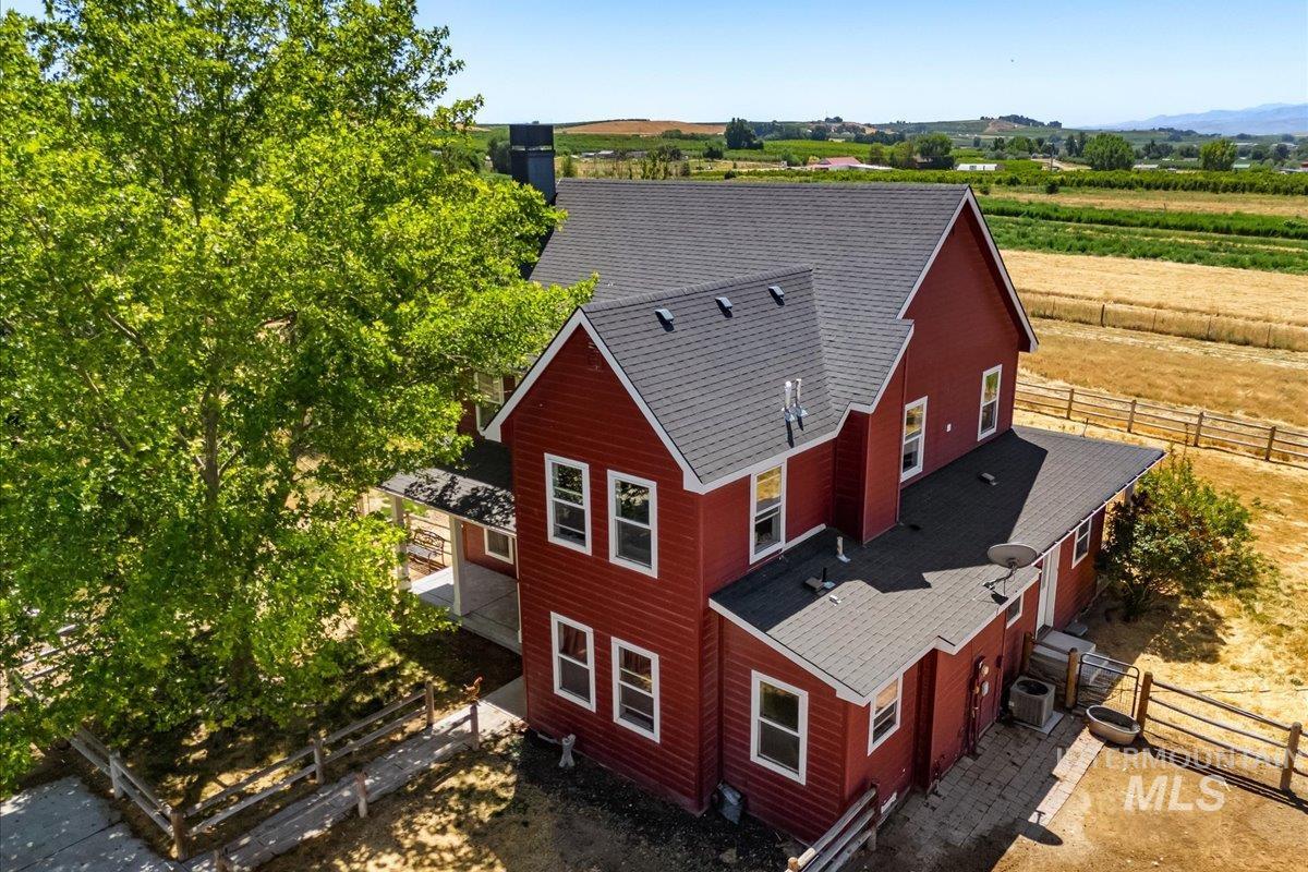 20169 Hoskins Rd, Caldwell, Idaho 83607, 4 Bedrooms, 3.5 Bathrooms, Residential For Sale, Price $1,080,000,MLS 98976347