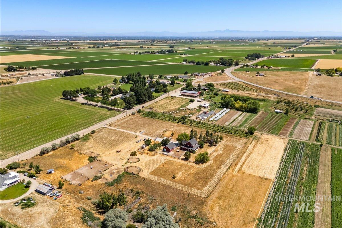 20169 Hoskins Rd, Caldwell, Idaho 83607, 4 Bedrooms, 3.5 Bathrooms, Residential For Sale, Price $1,080,000,MLS 98976347