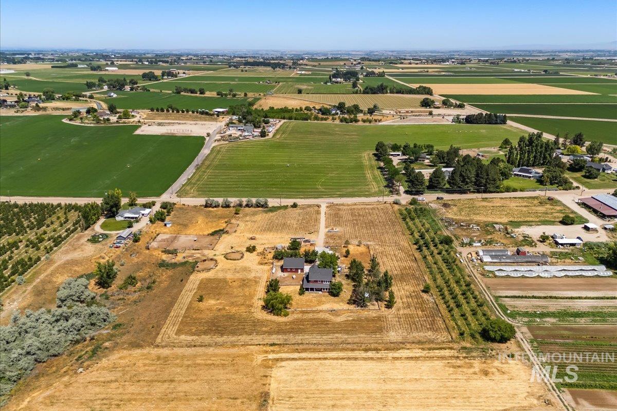 20169 Hoskins Rd, Caldwell, Idaho 83607, 4 Bedrooms, 3.5 Bathrooms, Residential For Sale, Price $1,080,000,MLS 98976347