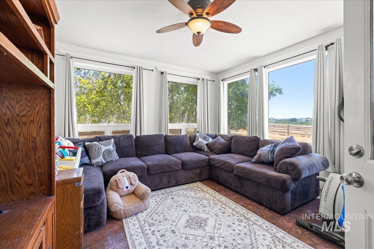 20169 Hoskins Rd, Caldwell, Idaho 83607, 4 Bedrooms, 3.5 Bathrooms, Residential For Sale, Price $1,080,000,MLS 98976347