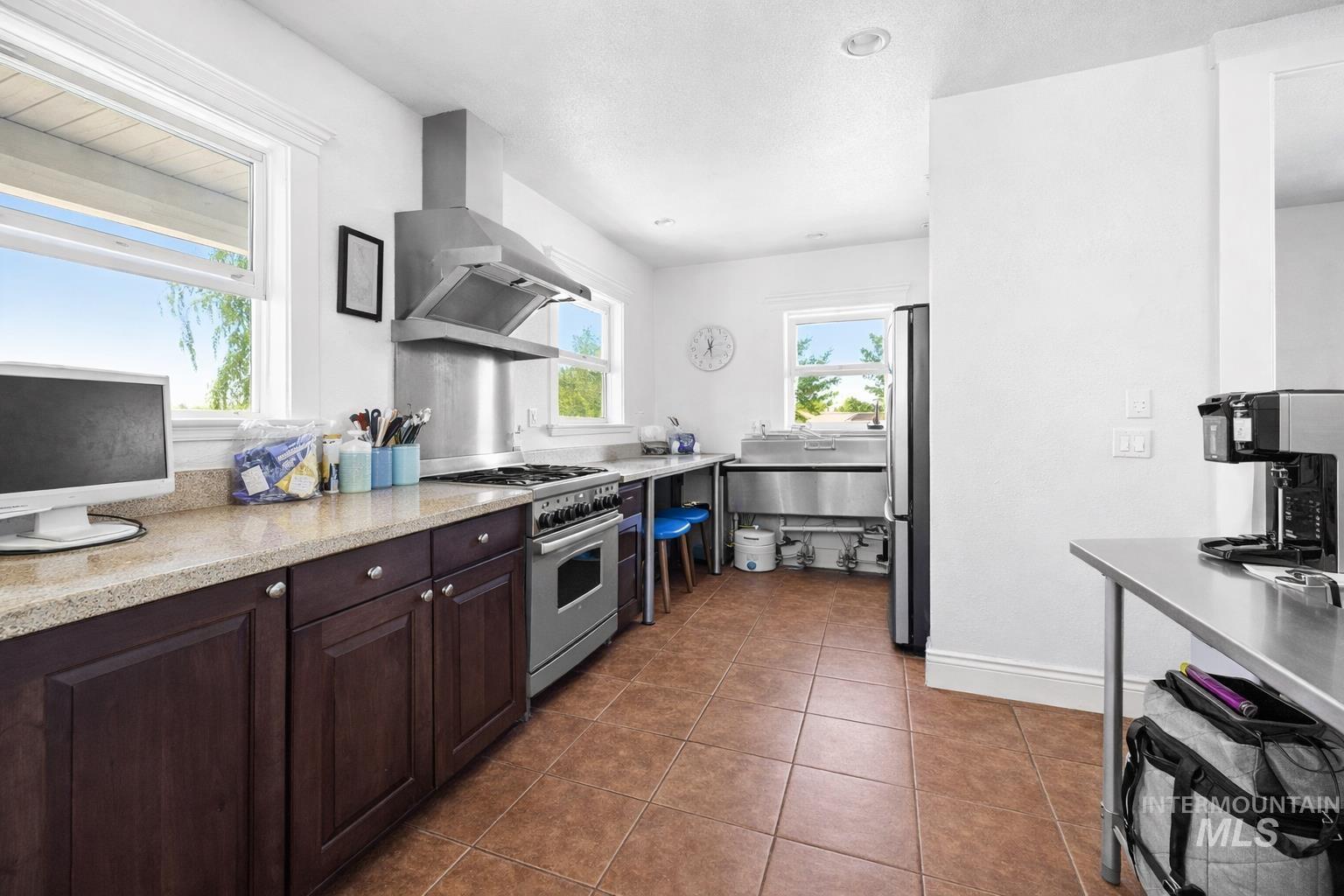 20169 Hoskins Rd, Caldwell, Idaho 83607, 4 Bedrooms, 3.5 Bathrooms, Residential For Sale, Price $1,080,000,MLS 98976347