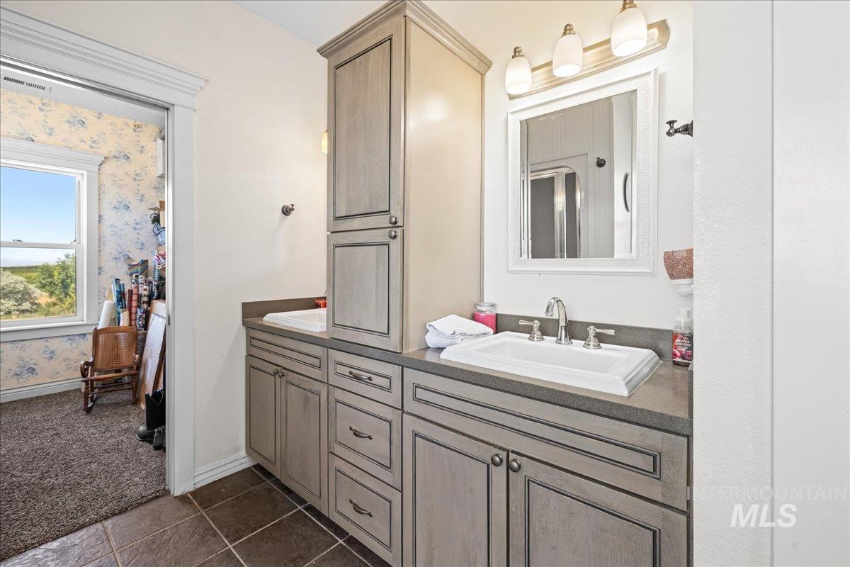 20169 Hoskins Rd, Caldwell, Idaho 83607, 4 Bedrooms, 3.5 Bathrooms, Residential For Sale, Price $1,080,000,MLS 98976347