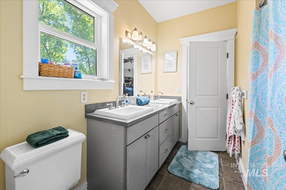 20169 Hoskins Rd, Caldwell, Idaho 83607, 4 Bedrooms, 3.5 Bathrooms, Residential For Sale, Price $1,080,000,MLS 98976347