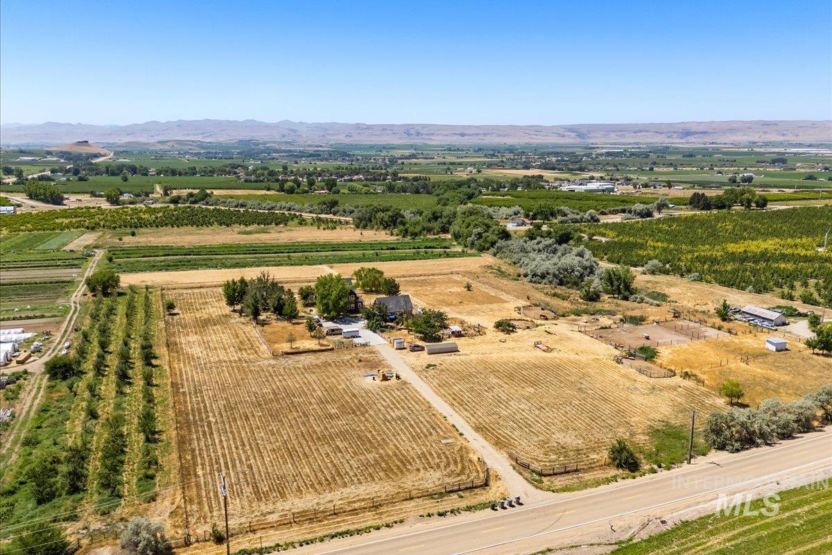 20169 Hoskins Rd, Caldwell, Idaho 83607, 4 Bedrooms, 3.5 Bathrooms, Residential For Sale, Price $1,080,000,MLS 98976347