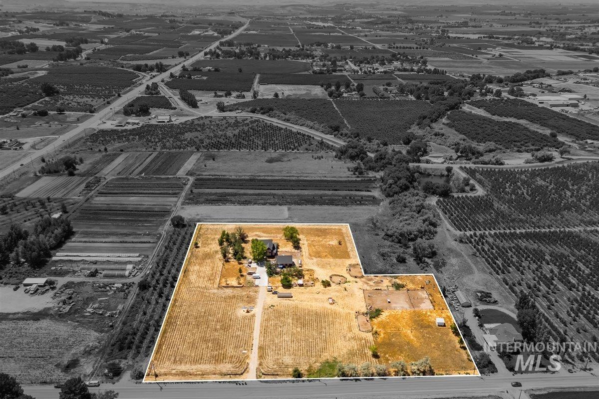 20169 Hoskins Rd, Caldwell, Idaho 83607, 4 Bedrooms, 3.5 Bathrooms, Residential For Sale, Price $1,080,000,MLS 98976347