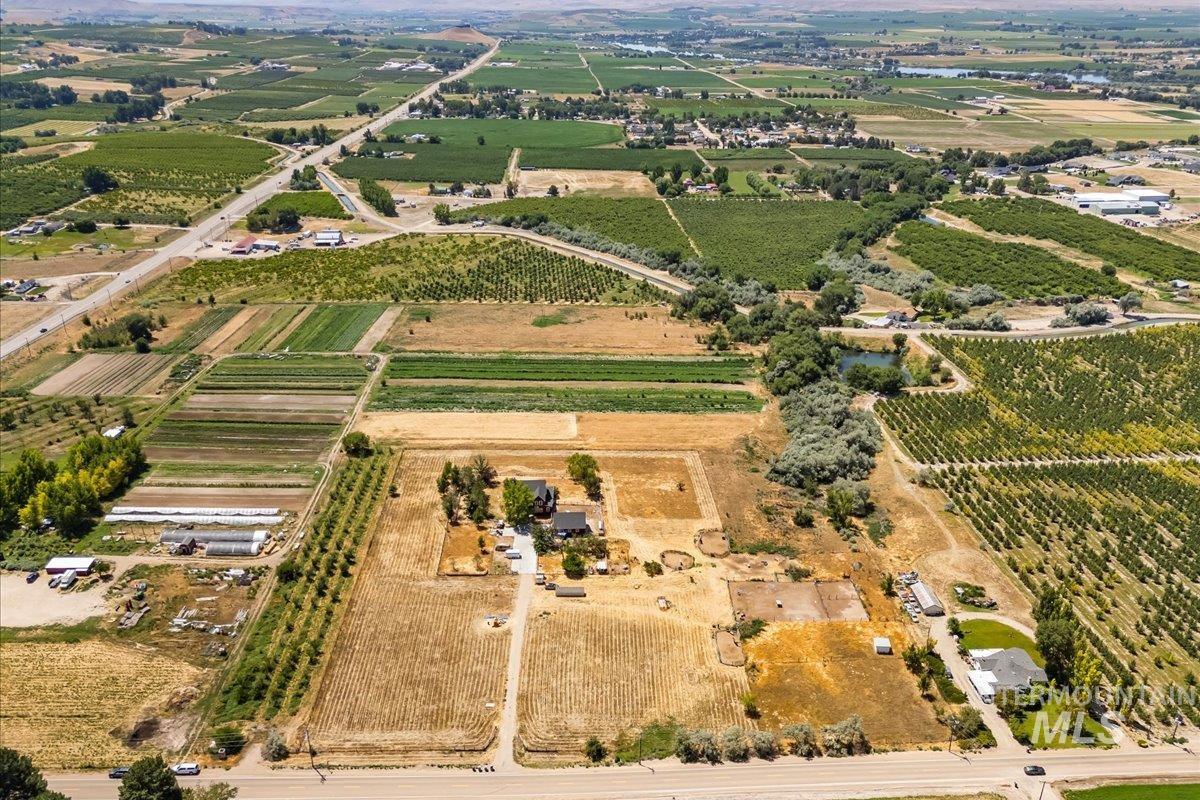 20169 Hoskins Rd, Caldwell, Idaho 83607, 4 Bedrooms, 3.5 Bathrooms, Residential For Sale, Price $1,080,000,MLS 98976347