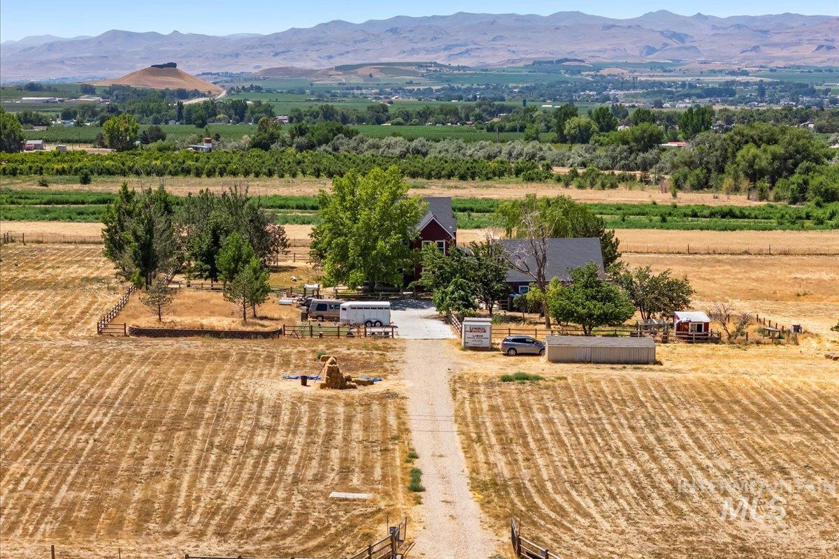 20169 Hoskins Rd, Caldwell, Idaho 83607, 4 Bedrooms, 3.5 Bathrooms, Residential For Sale, Price $1,080,000,MLS 98976347