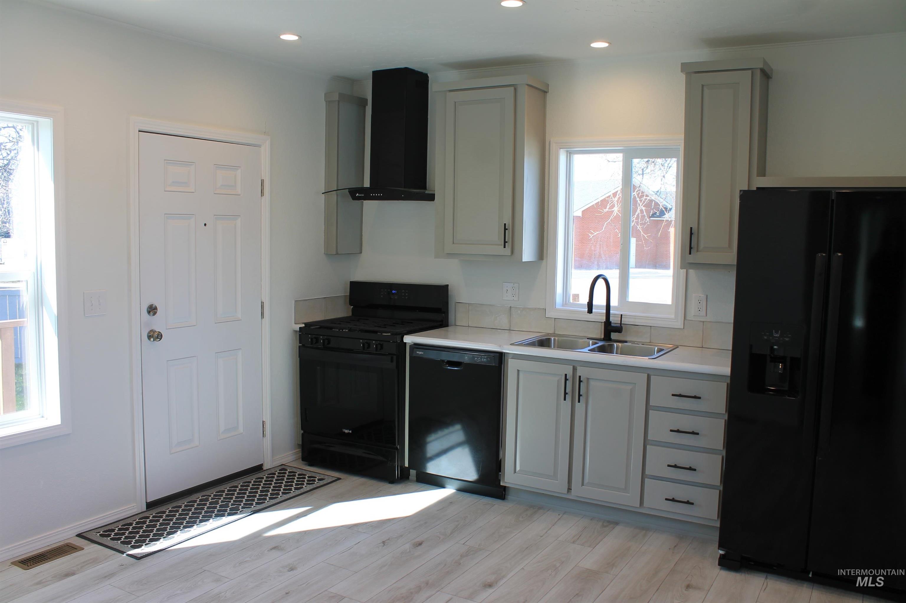 816 N Midland Blvd, Nampa, Idaho 83651, 3 Bedrooms, 1 Bathroom, Residential For Sale, Price $95,000,MLS 98976348