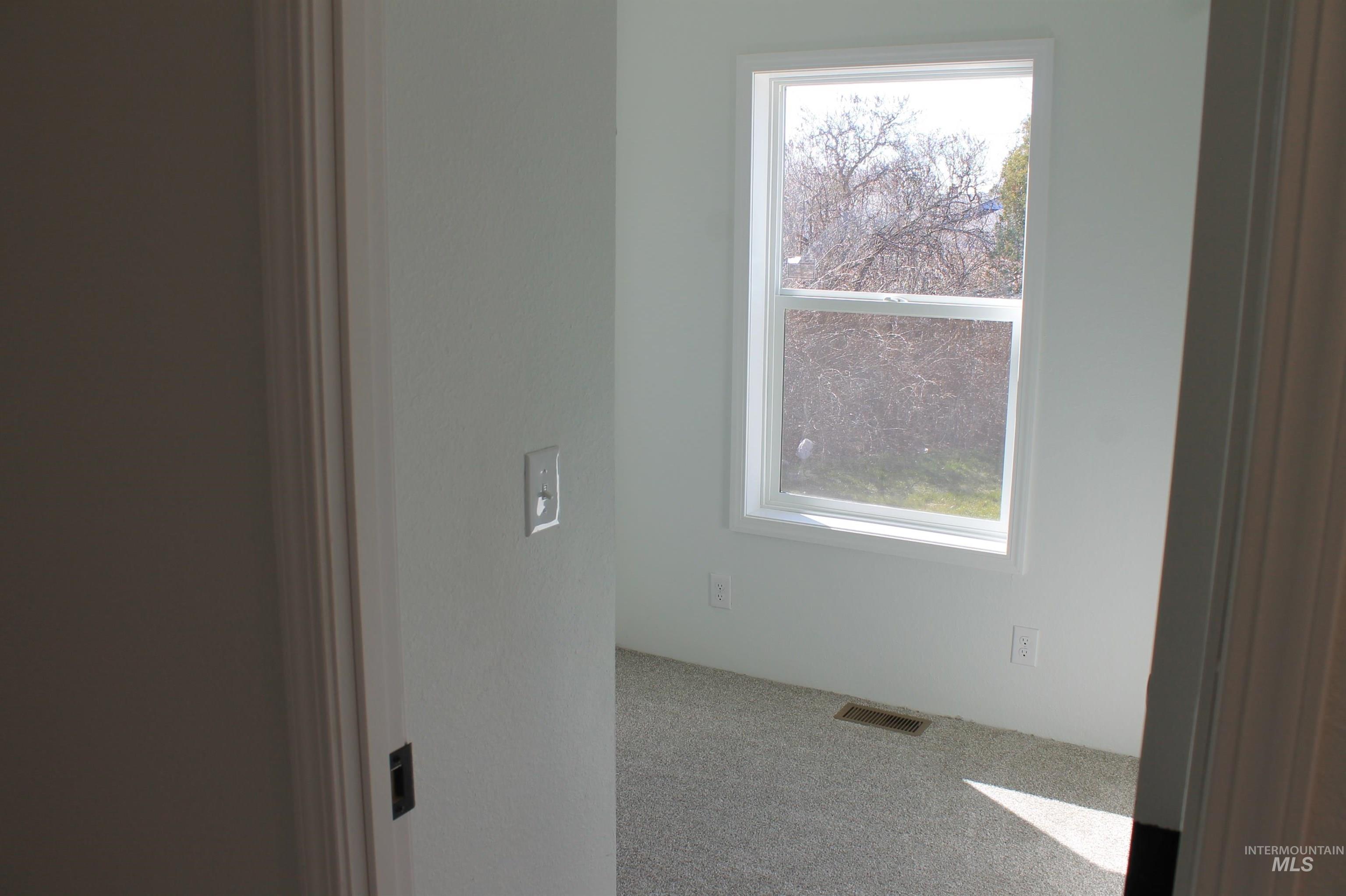 816 N Midland Blvd, Nampa, Idaho 83651, 3 Bedrooms, 1 Bathroom, Residential For Sale, Price $95,000,MLS 98976348