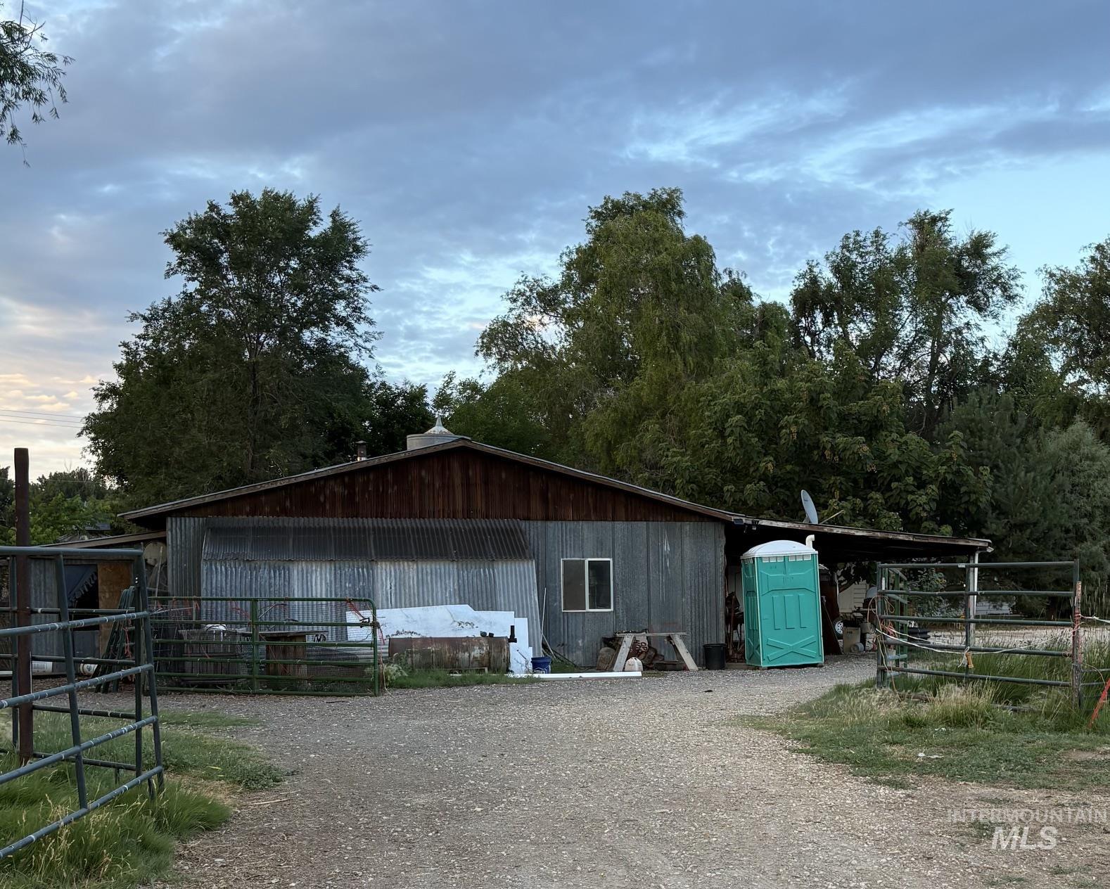 8241 Butte, Melba, Idaho 83641, 3 Bedrooms, 2 Bathrooms, Residential For Sale, Price $759,900,MLS 98976354