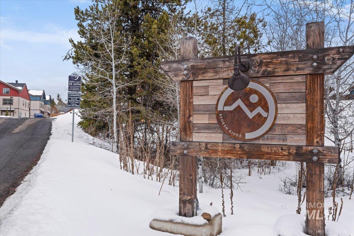 314 Broken Creek, McCall, Idaho 83638, 3 Bedrooms, 3 Bathrooms, Residential For Sale, Price $569,900,MLS 98976358